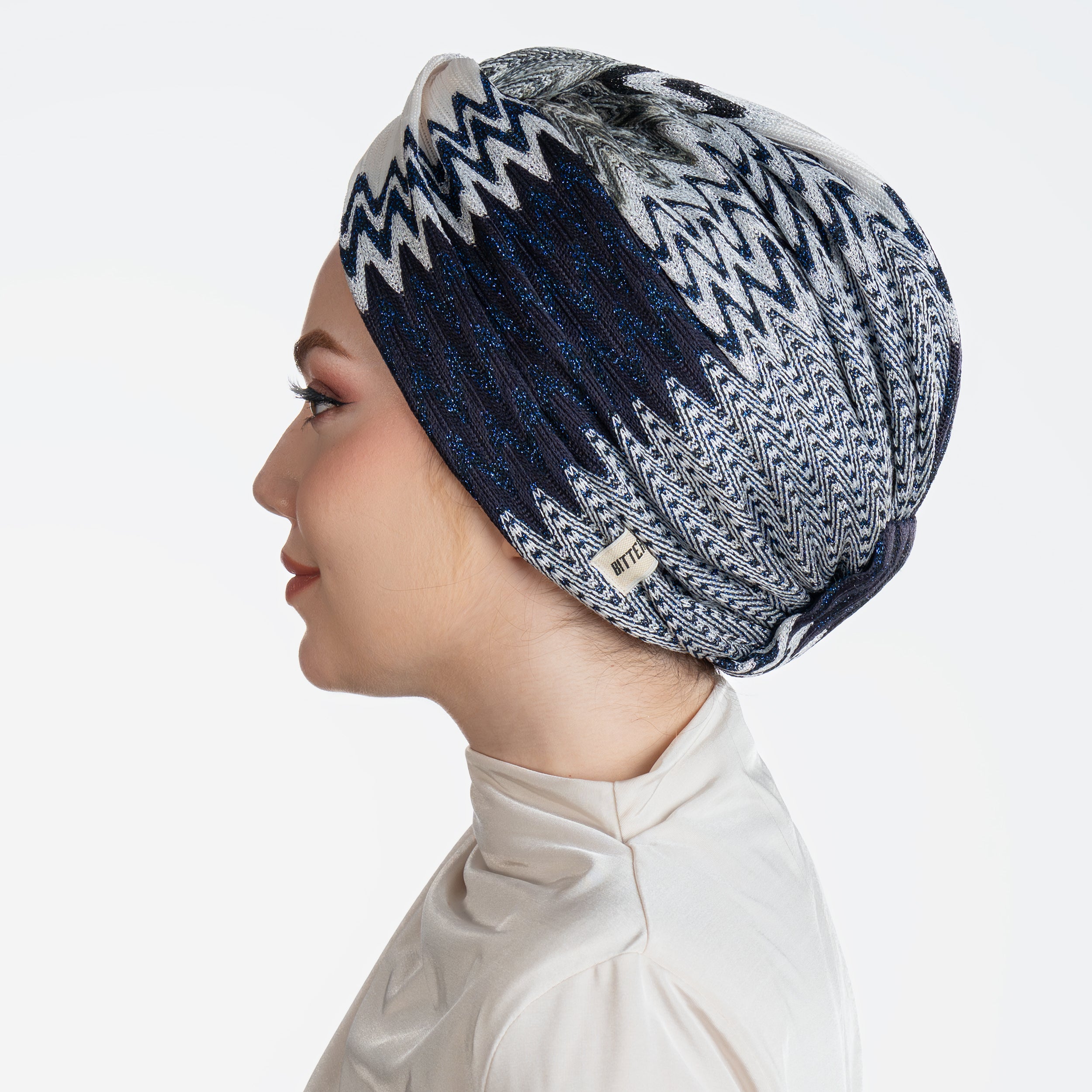 Barcelona Burgulu Bone - Lacivert Beyaz Zikzak Desenli Örme Kumaş