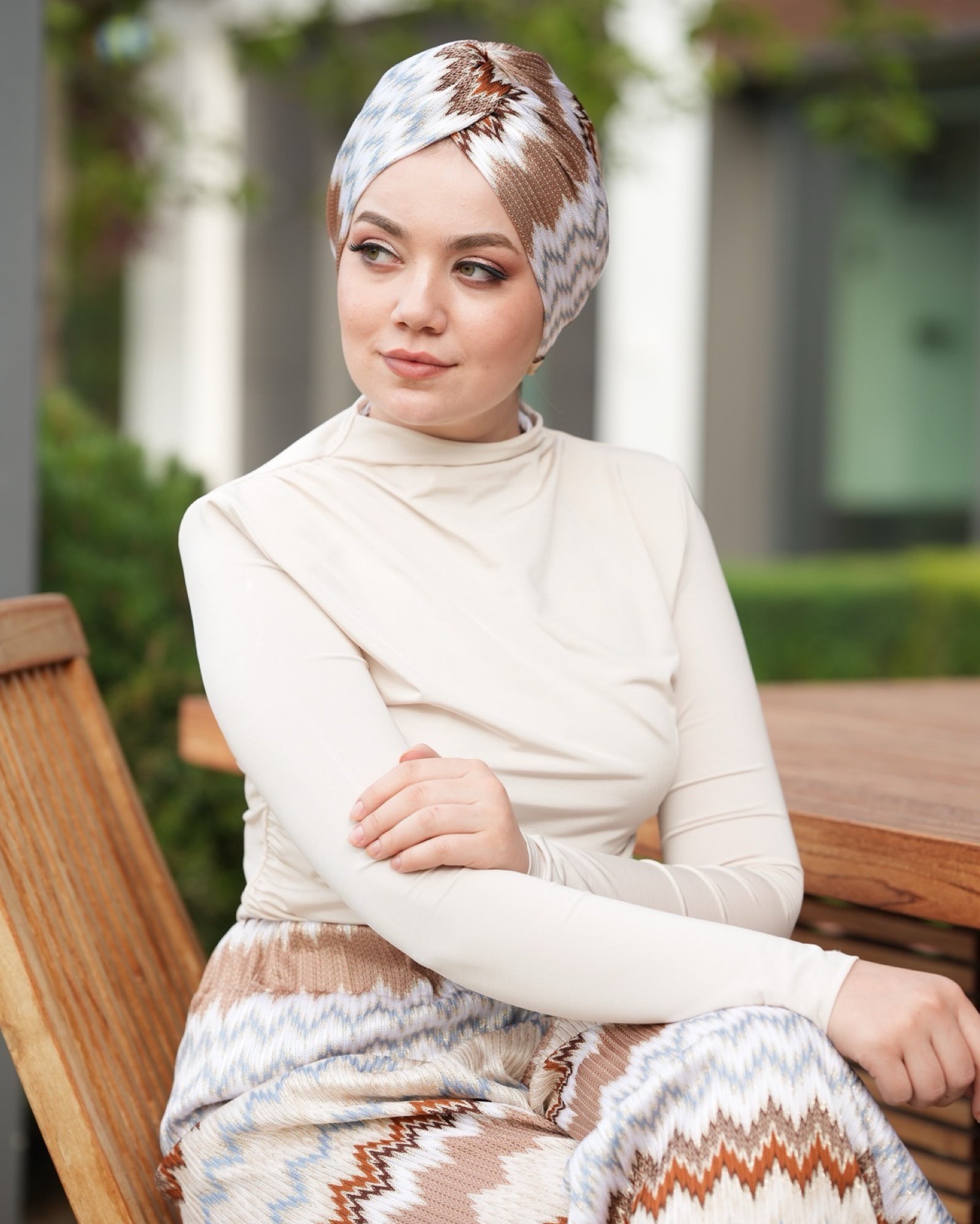 Barcelona Burgulu Bone - Mavi Latte Zikzak Desenli Örme Kumaş