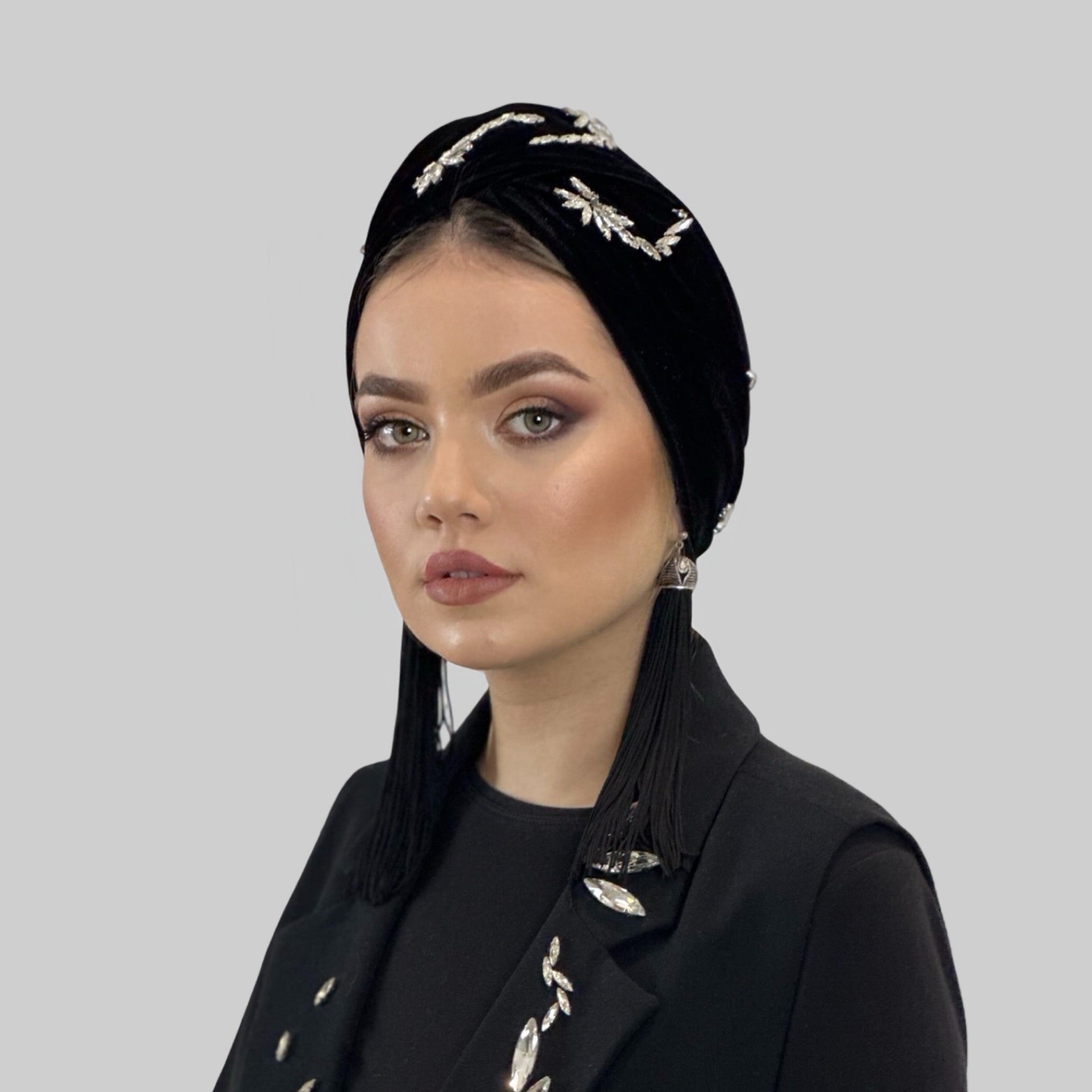 Paris Palmiye Motifli Taş İşlemeli Bone - Siyah Kadife Kumaş