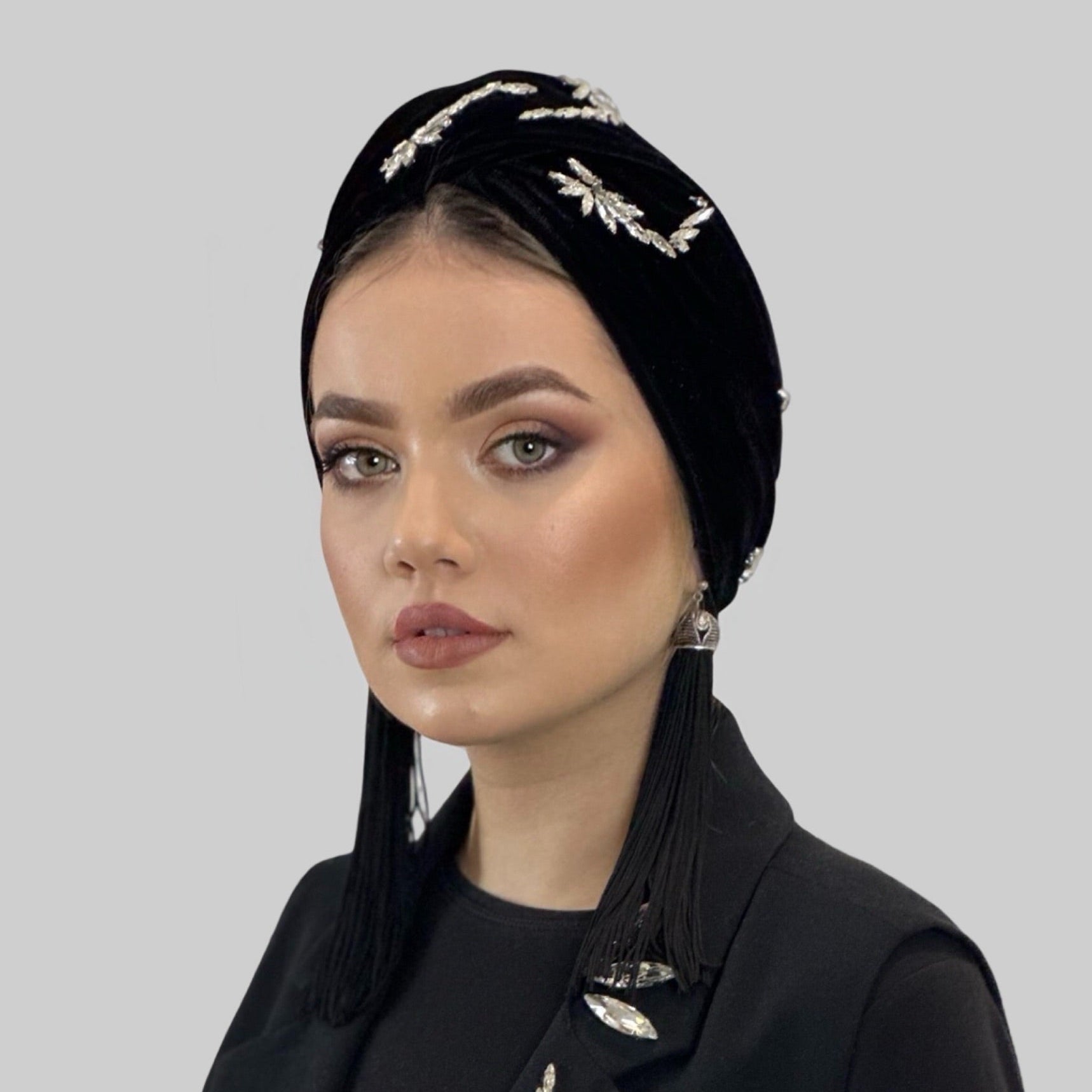 Paris Palmiye Motifli Taş İşlemeli Bone - Siyah Kadife Kumaş