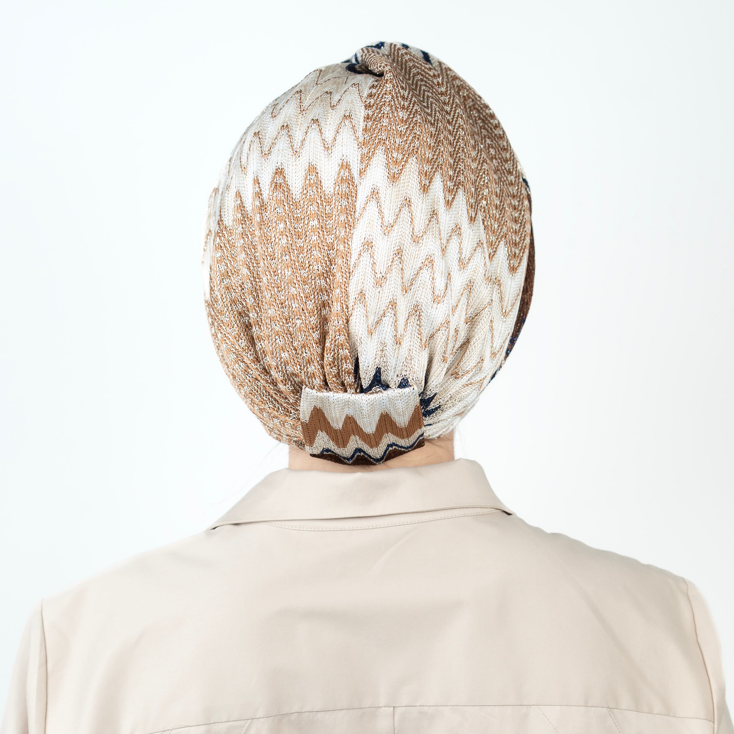 Barcelona Burgulu Bone - Lacivert Bej Krem Renkli -Zikzak Desenli Hafif Örme Kumaş