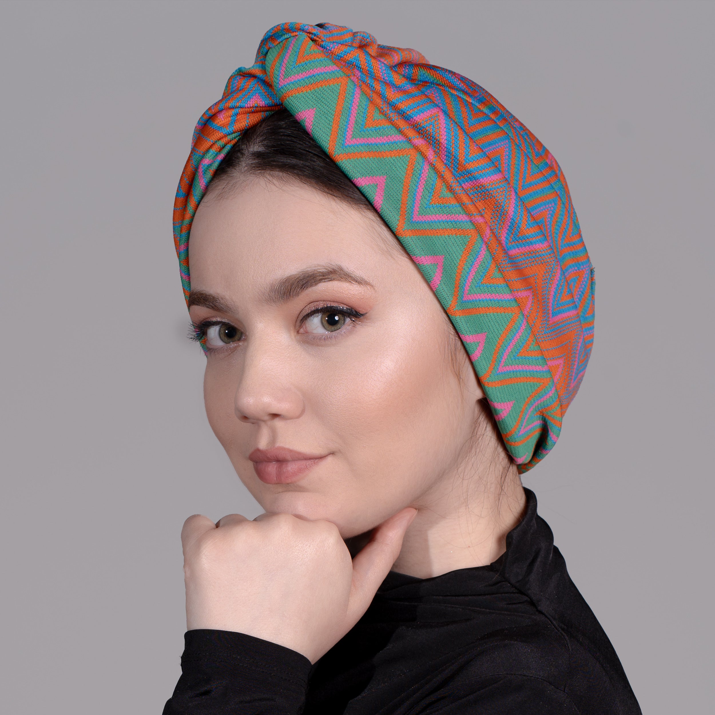 X Burgulu Büzgülü Bone – Zikzak Desenli Örme Kumaş