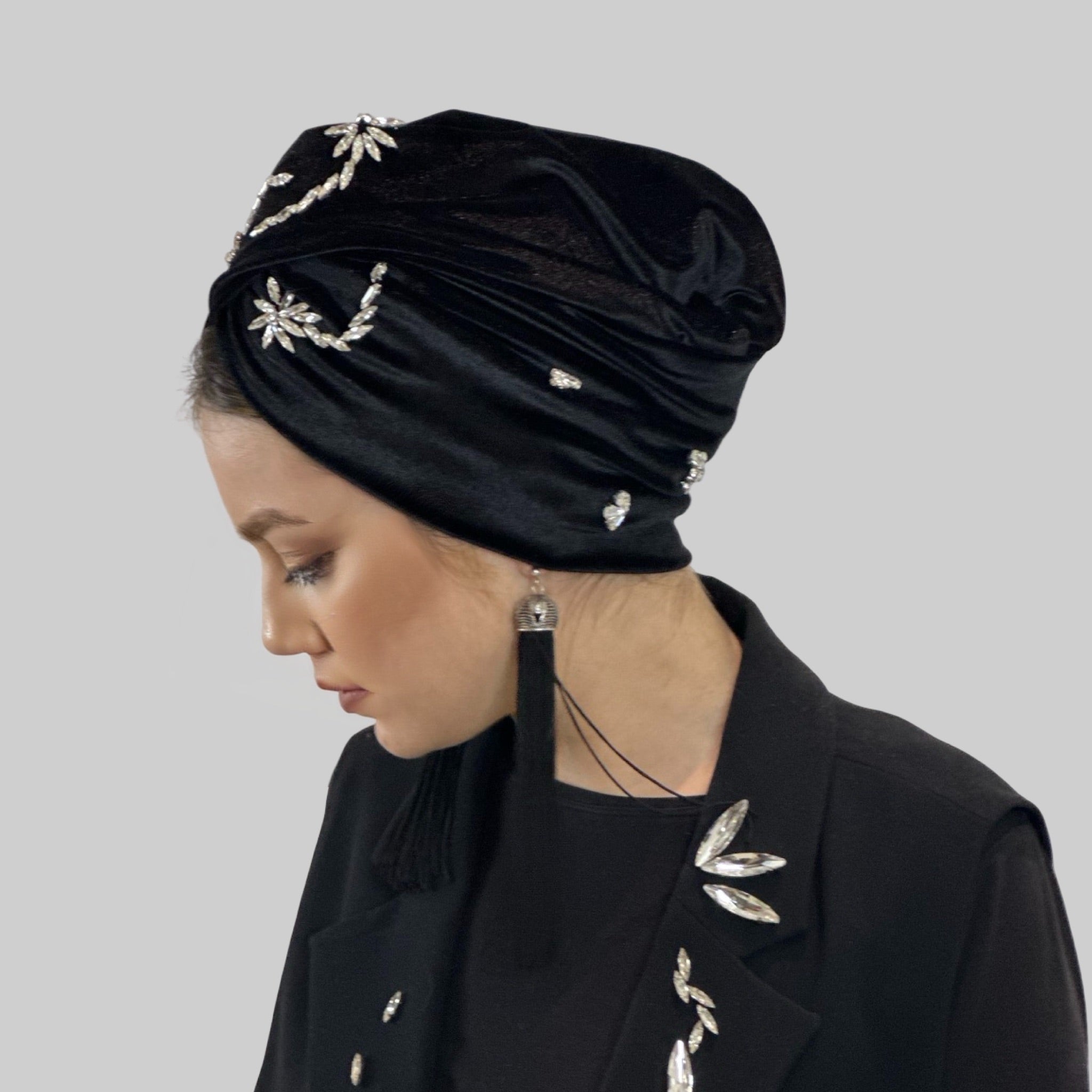 Paris Palmiye Motifli Taş İşlemeli Bone - Siyah Kadife Kumaş