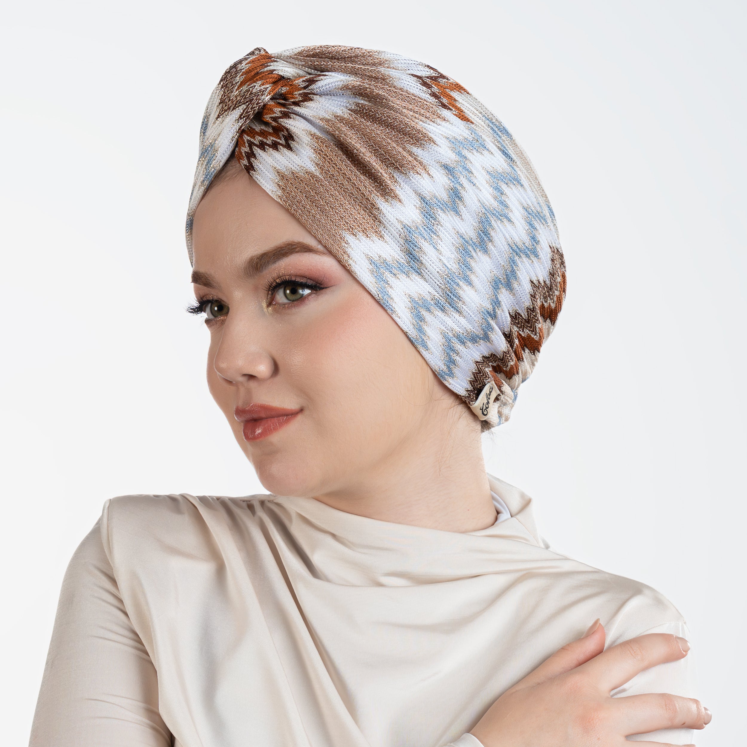 Barcelona Burgulu Bone - Mavi Latte Zikzak Desenli Örme Kumaş