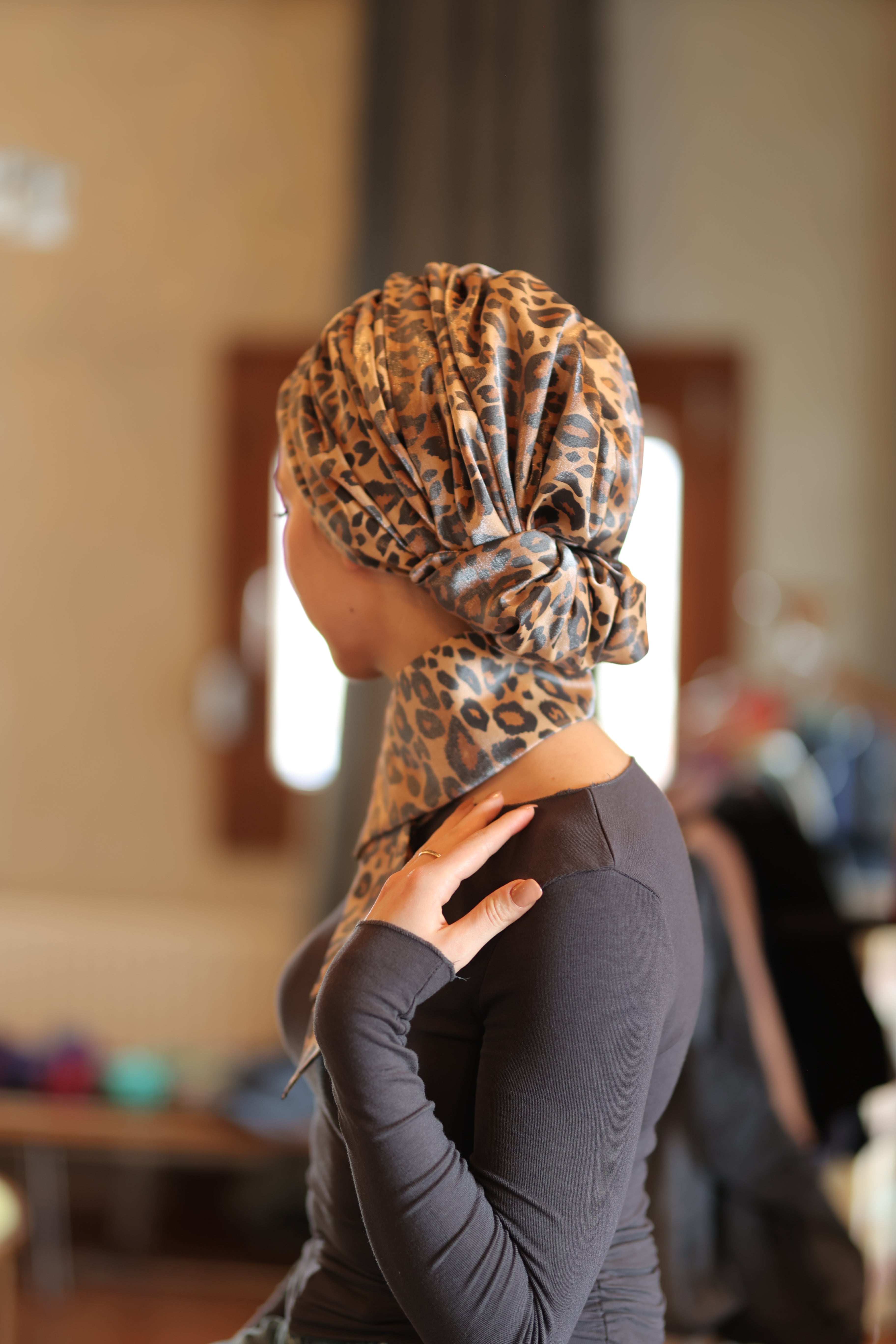 Esra Tokelli Leopar Desenli Penye Astarlı Büzgülü Bone - Kullanıma Hazır Bone - Çok Renkli - BitterColors