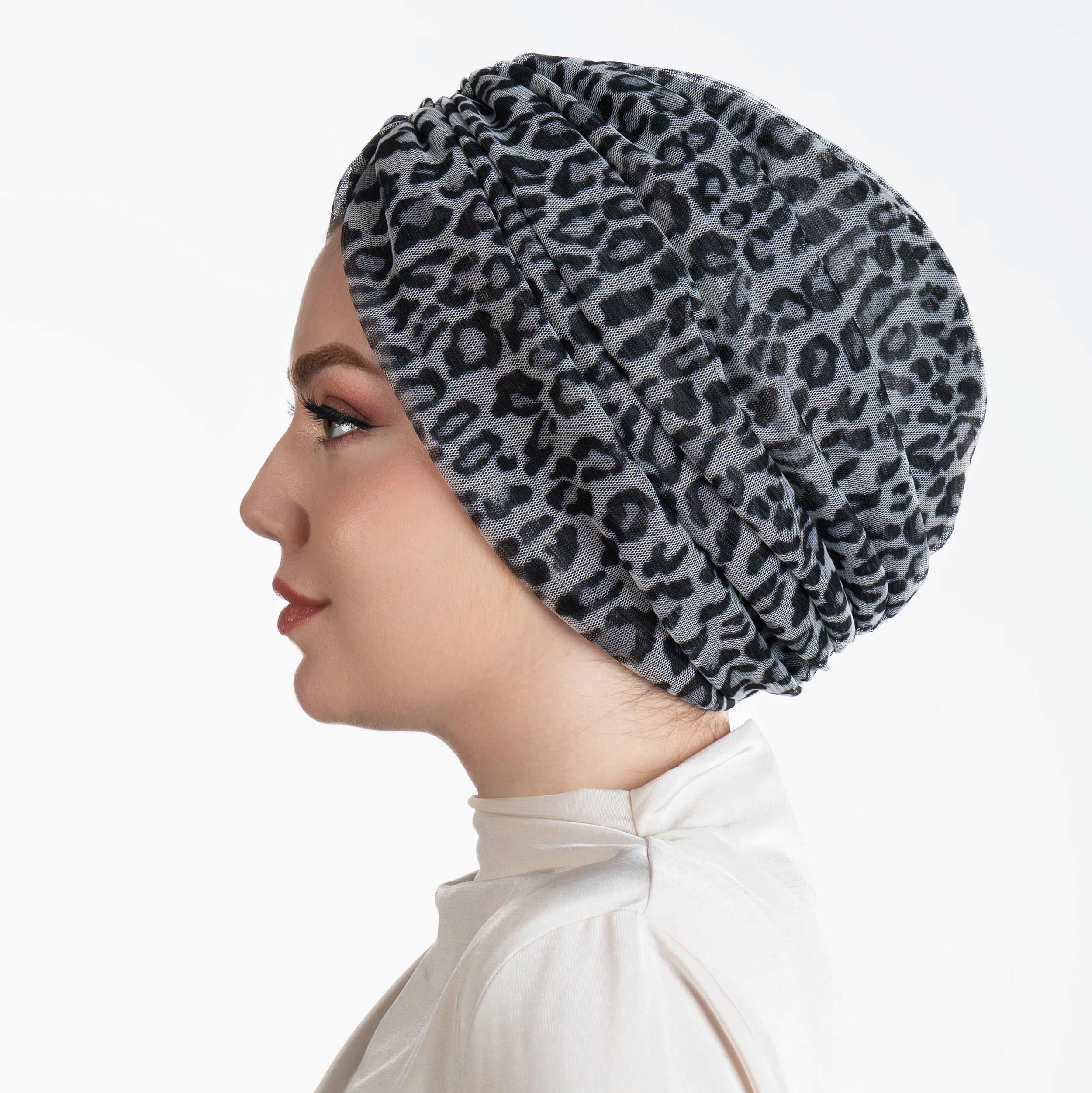 Milano Büzgülü Bone - Leopar Desenli Örme Kumaş