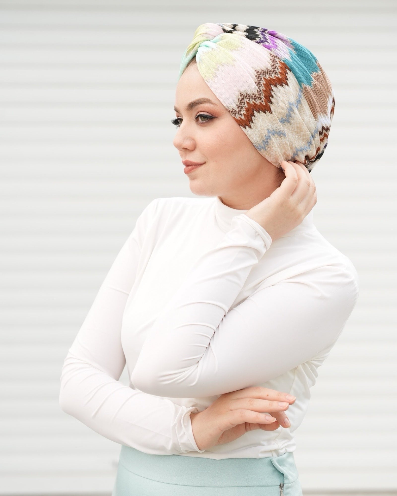 Barcelona Burgulu Bone - Turkuaz Lila Renkli Simli - Zikzak Desenli Hafif Örme Kumaş