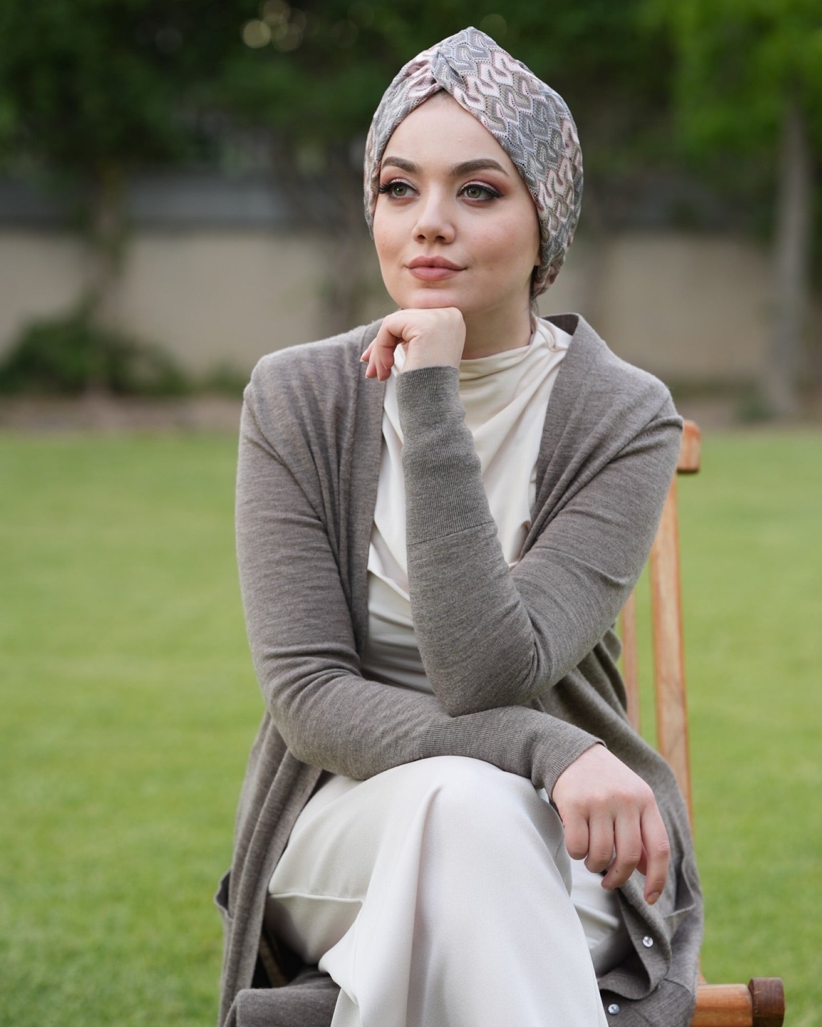 Barcelona Burgulu Bone - Pembe Gri Zikzak Desenli Örme Kumaş