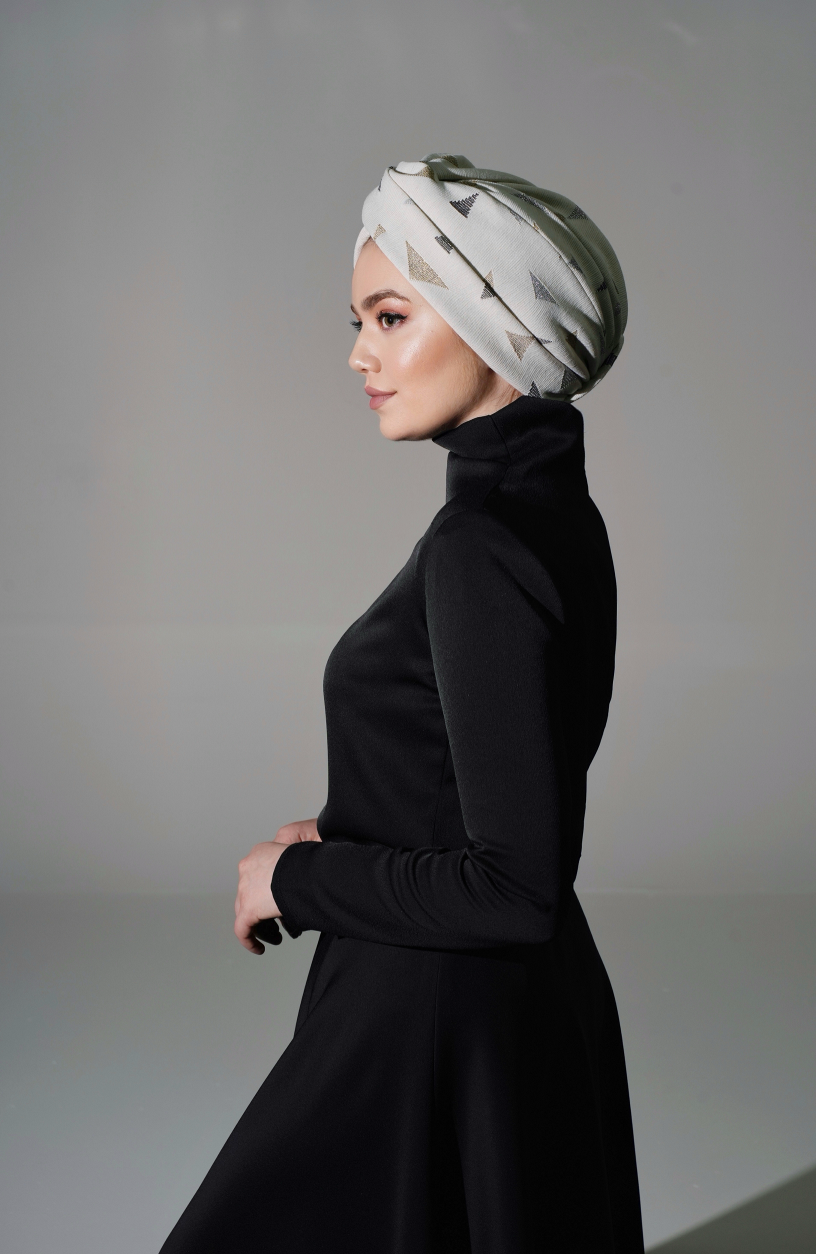 Barcelona Burgulu Bone - Simli Geometrik Desenli Örme Kumaş