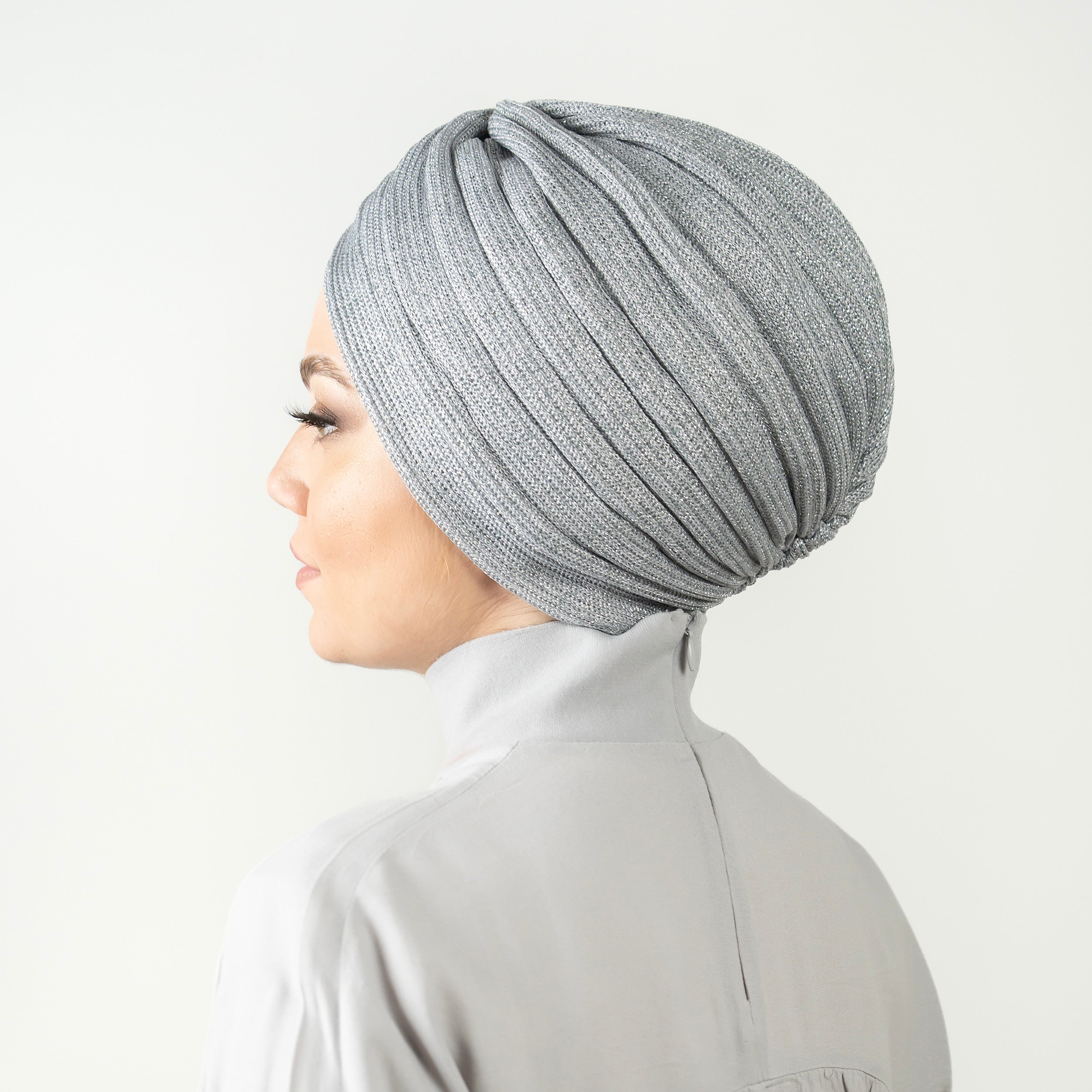 Nero Çapraz Bantlı Nervürlü Bone - Simli Esnek Örme Kumaş