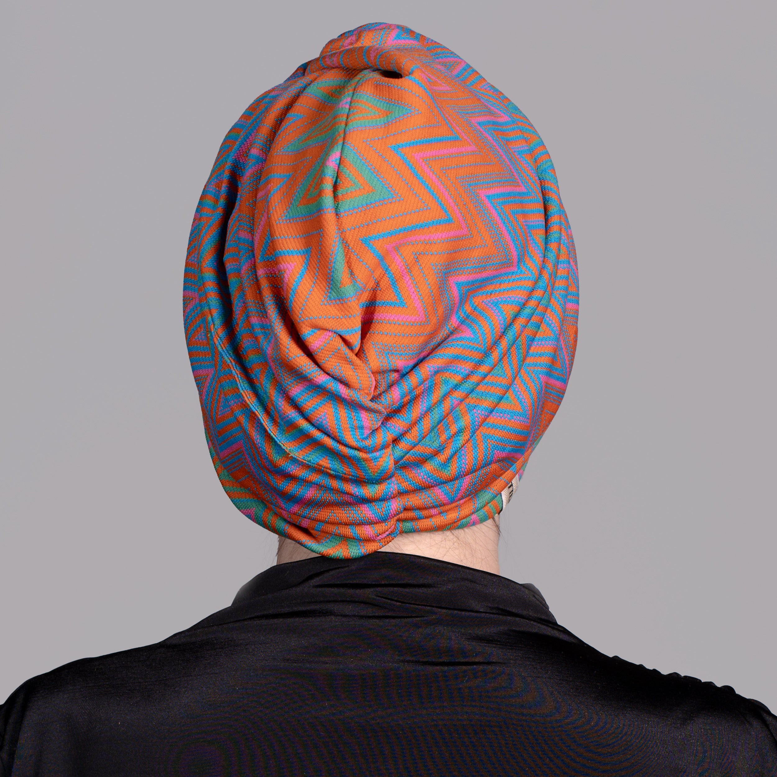 X Burgulu Büzgülü Bone – Zikzak Desenli Örme Kumaş