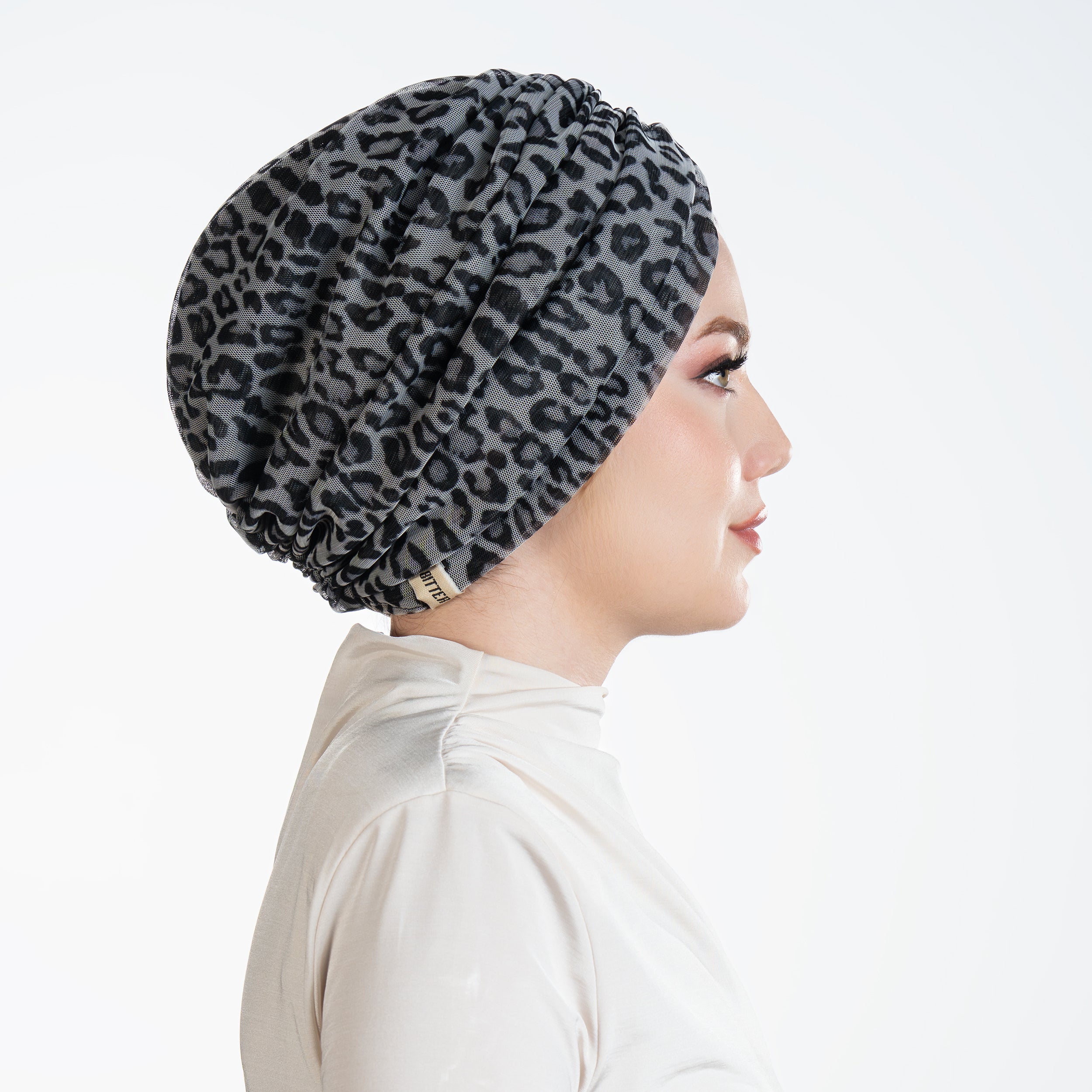 Milano Büzgülü Bone - Leopar Desenli Hafif Örme Kumaş