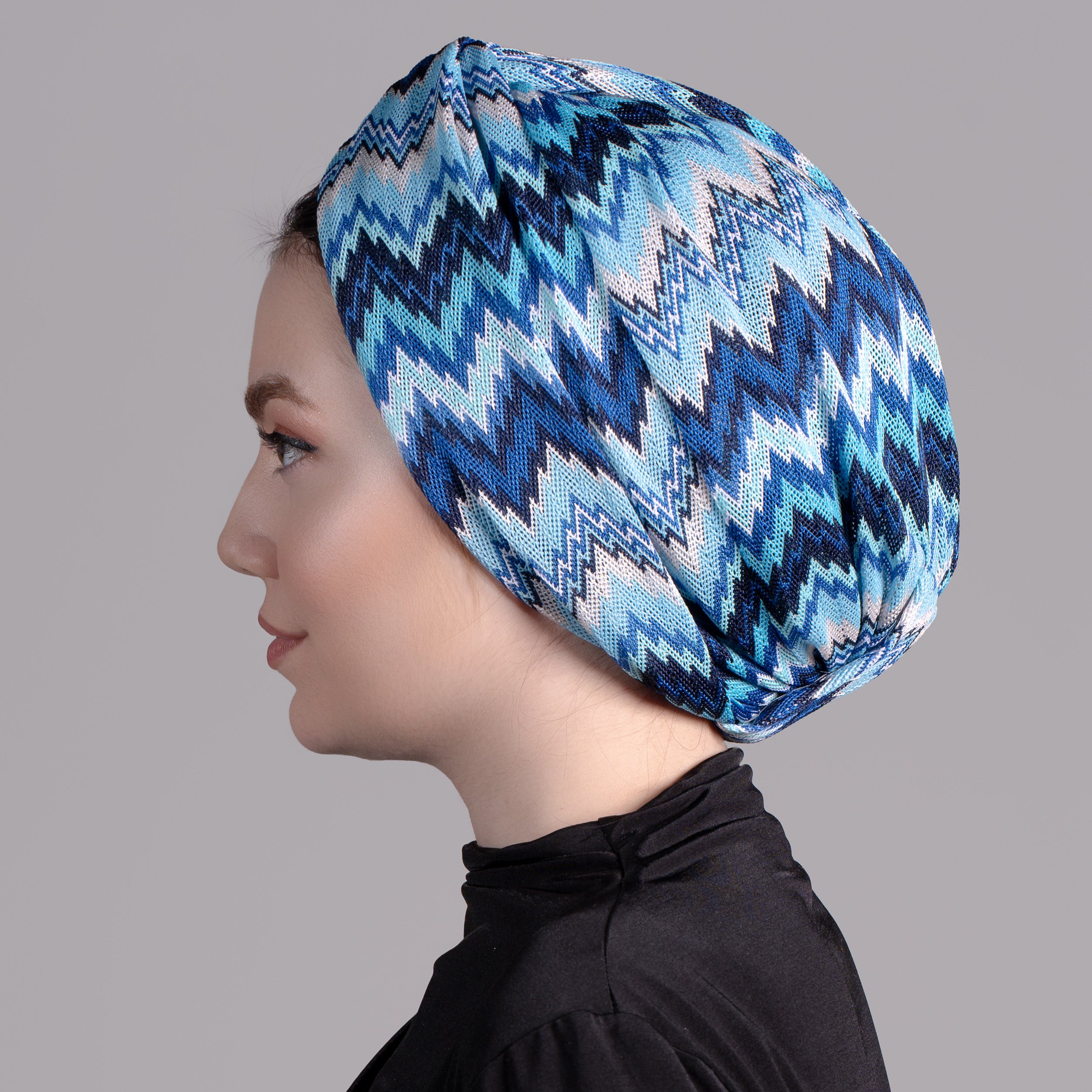 Barcelona Burgulu Bone - Mavi Zikzak Desenli Örme Kumaş