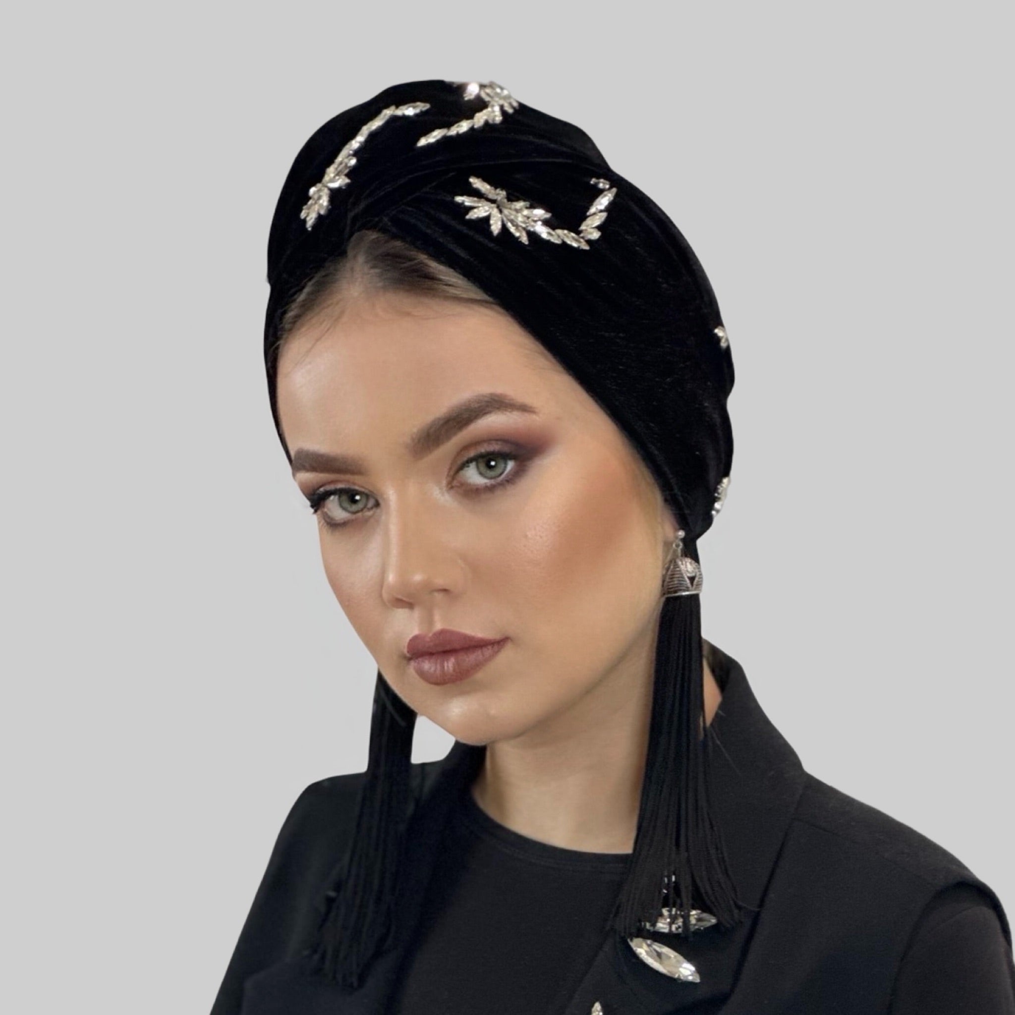 Paris Palmiye Motifli Taş İşlemeli Bone - Siyah Kadife Kumaş