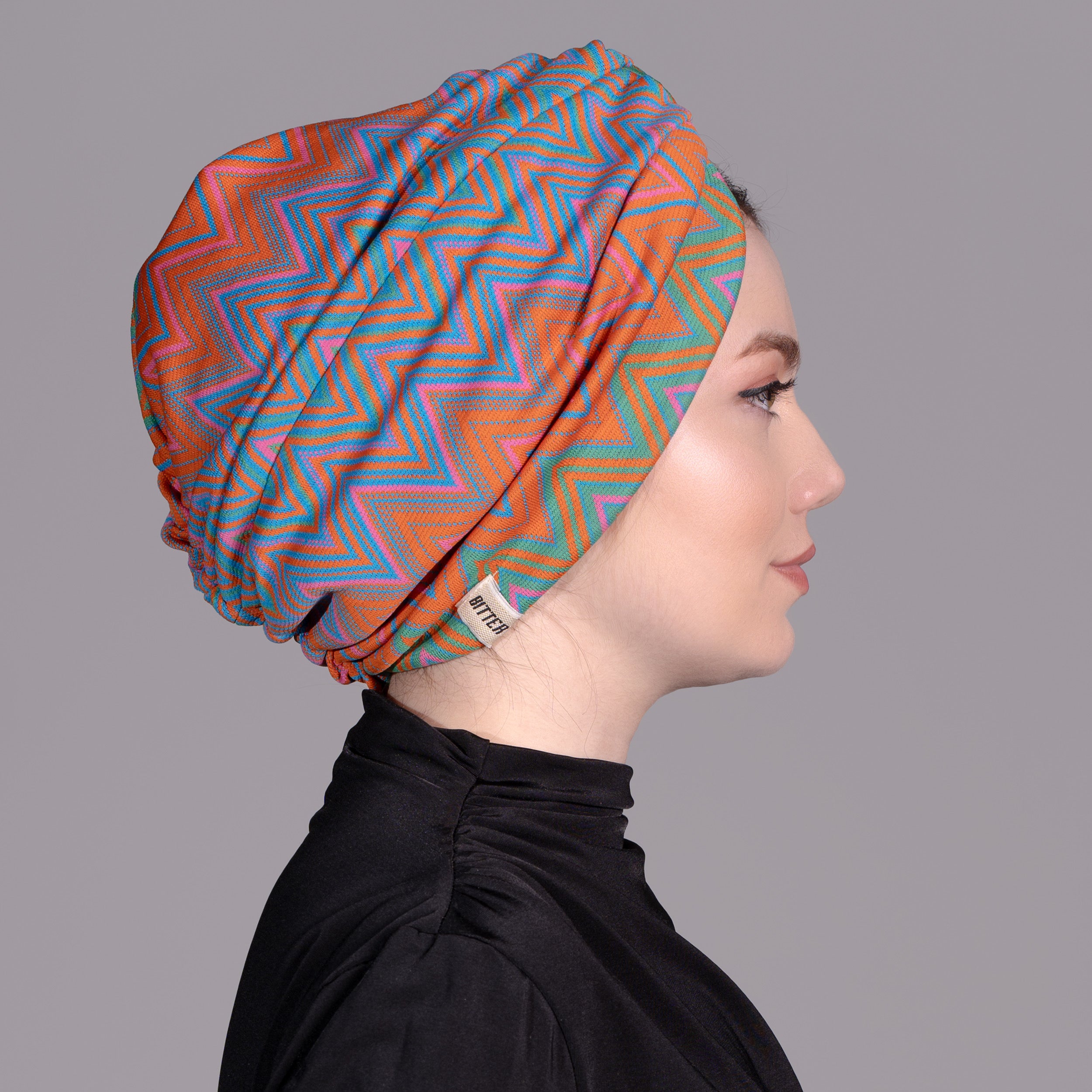 X Burgulu Büzgülü Bone – Zikzak Desenli Örme Kumaş