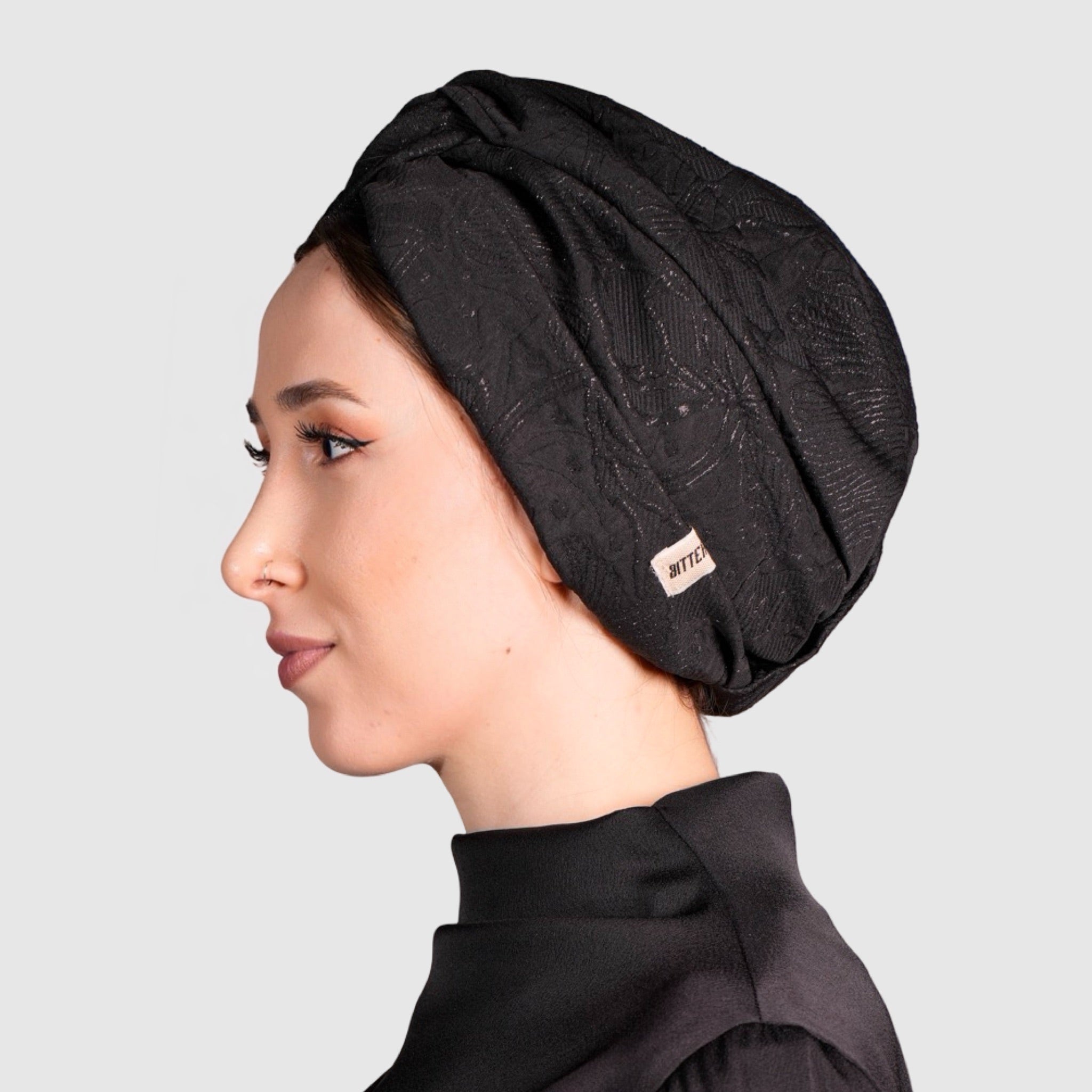 Barcelona Burgulu Bone - Siyah Jakarlı Tok Kumaş