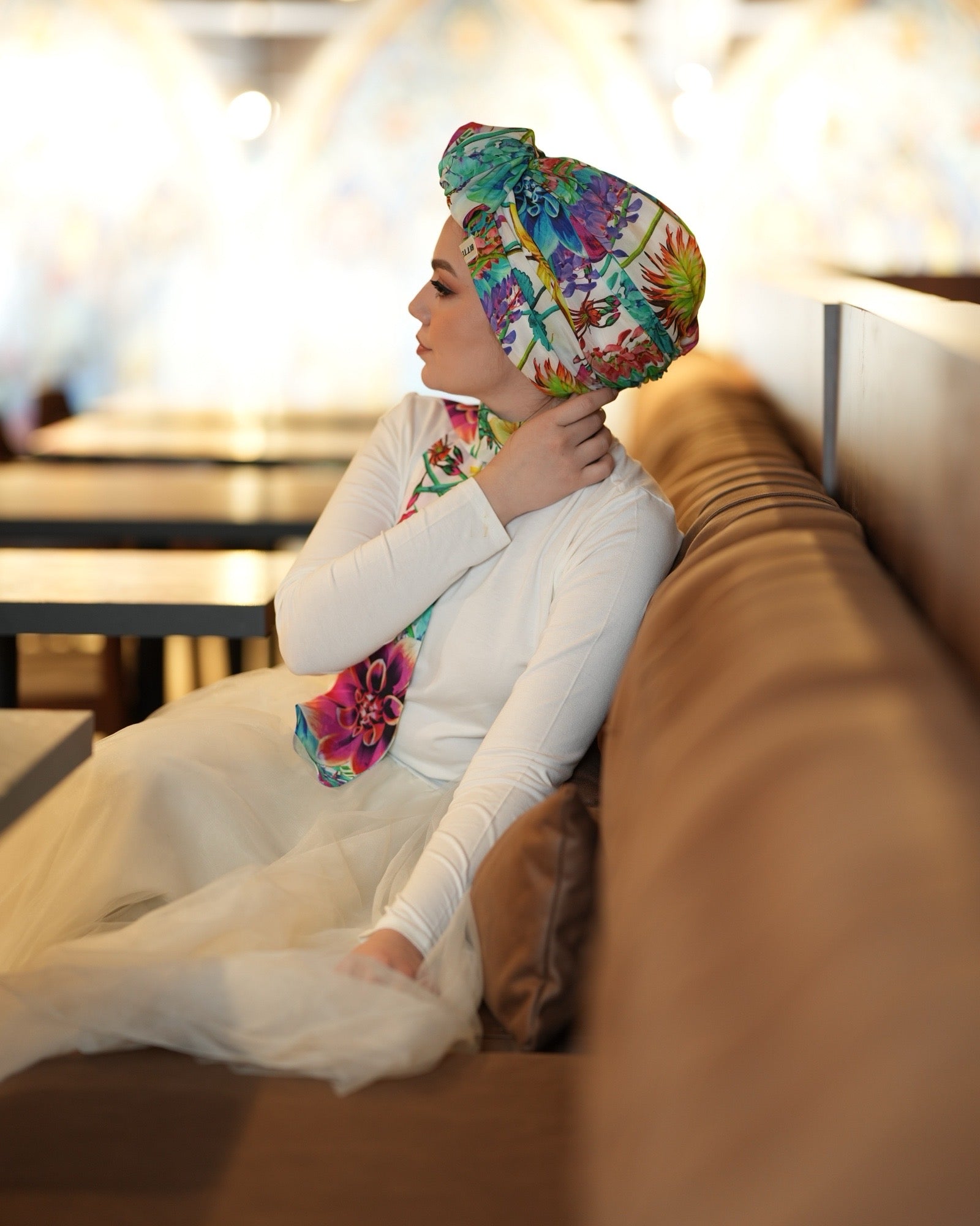 Beyrut Topuzlu Bone – Çiçek Desenli Cupra Kumaş