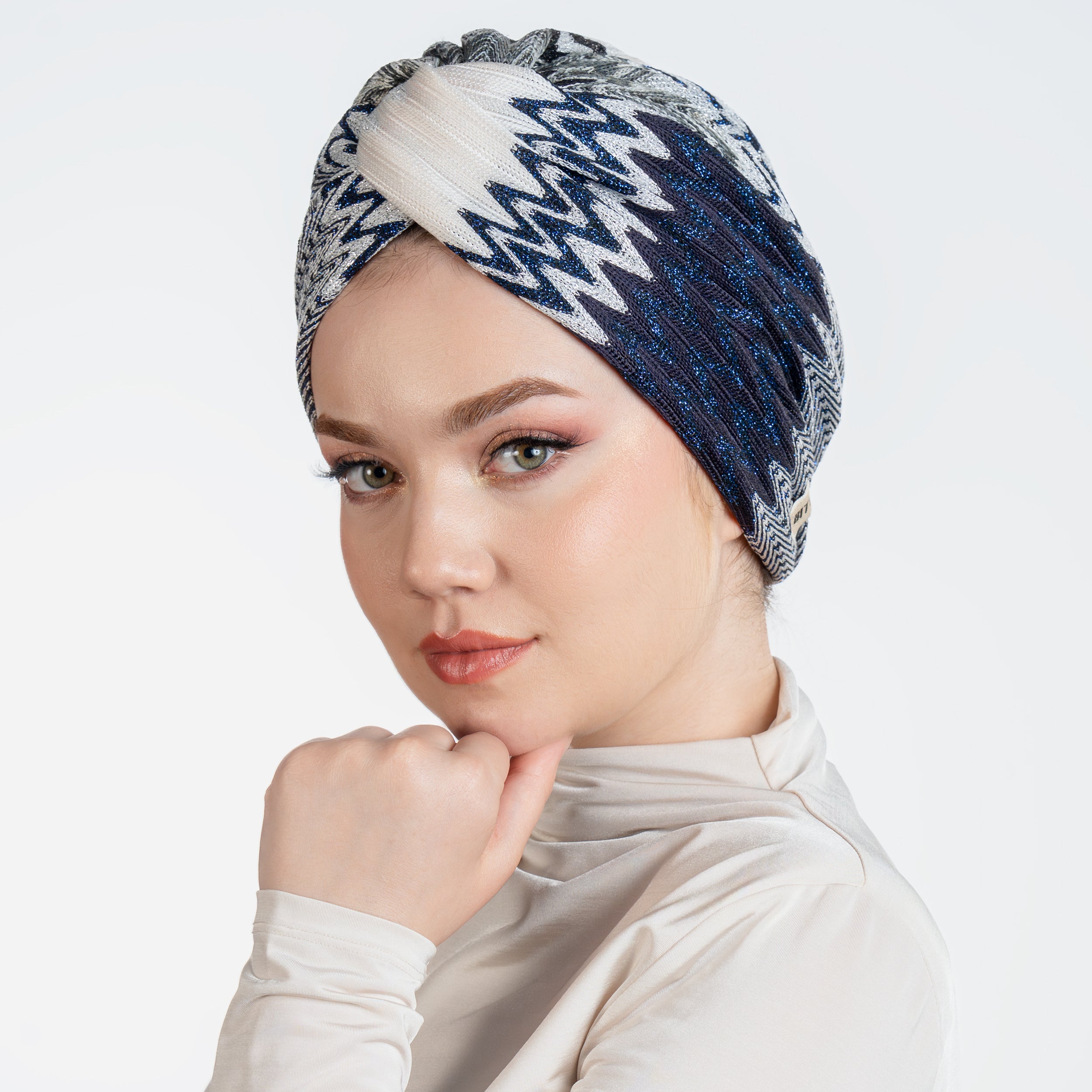 Barcelona Burgulu Bone - Lacivert Beyaz - Zikzak Desenli Hafif Örme Kumaş