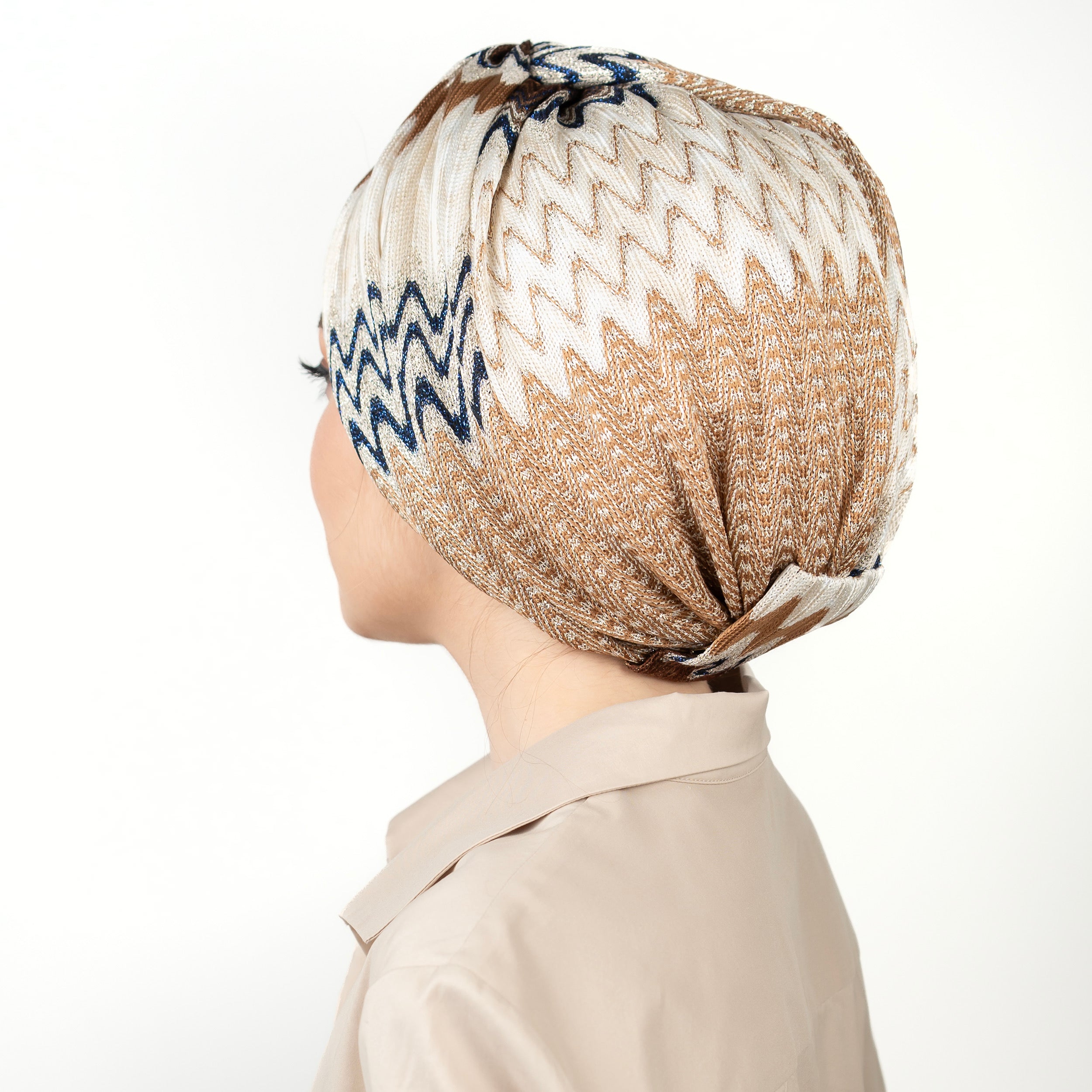 Barcelona Burgulu Bone - Lacivert Bej Krem Renkli -Zikzak Desenli Hafif Örme Kumaş