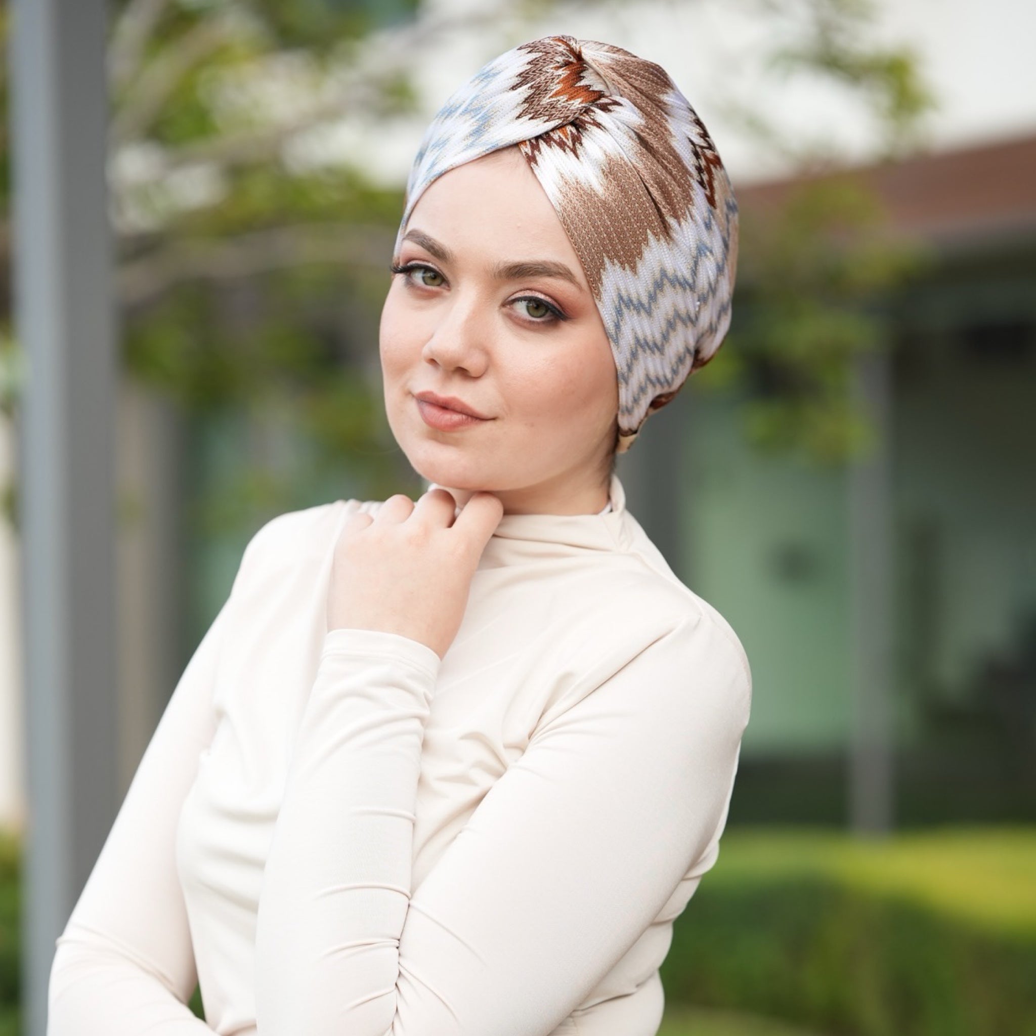 Barcelona Burgulu Bone - Mavi Latte Zikzak Desenli Örme Kumaş