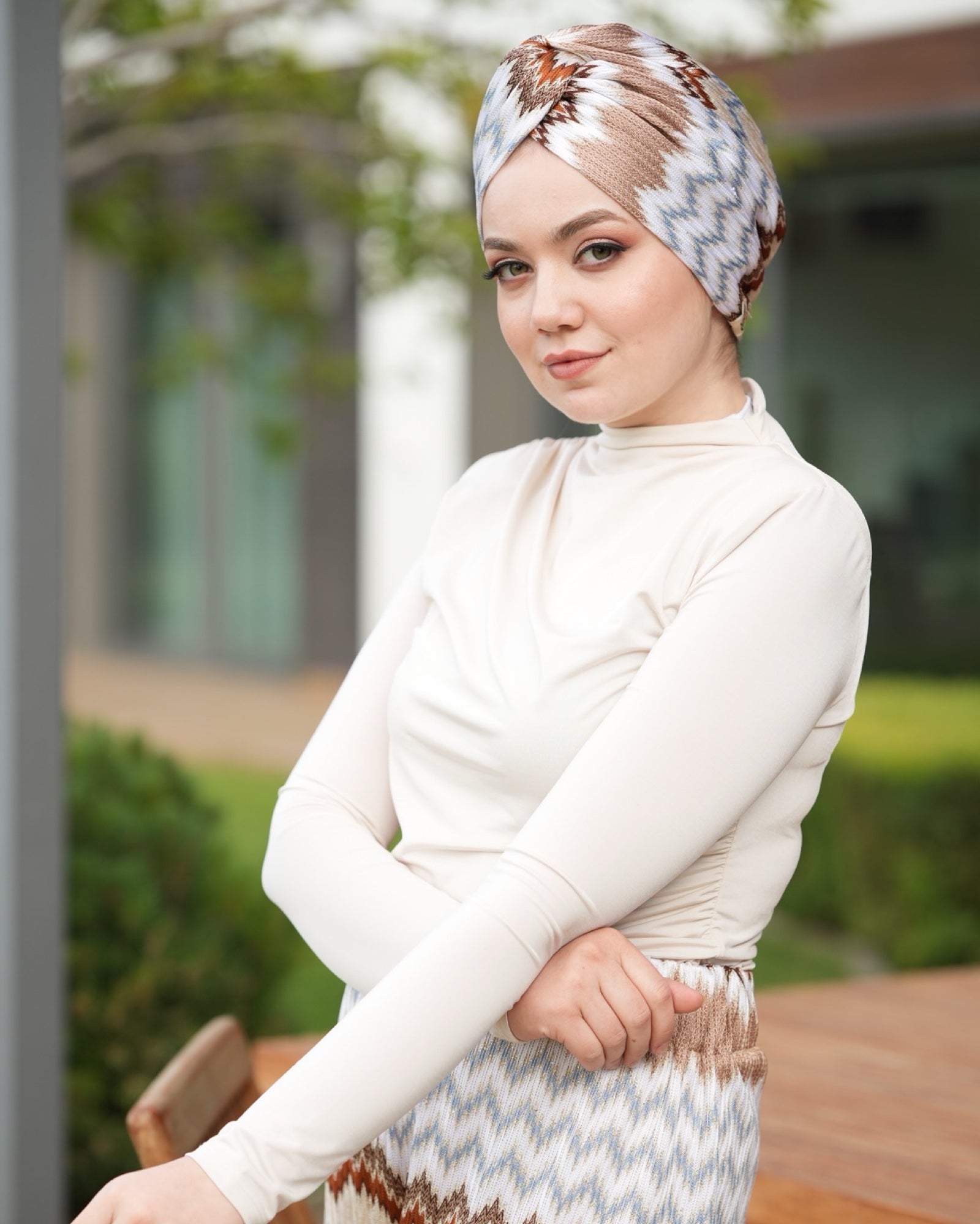 Barcelona Burgulu Bone - Mavi Latte Zikzak Desenli Örme Kumaş