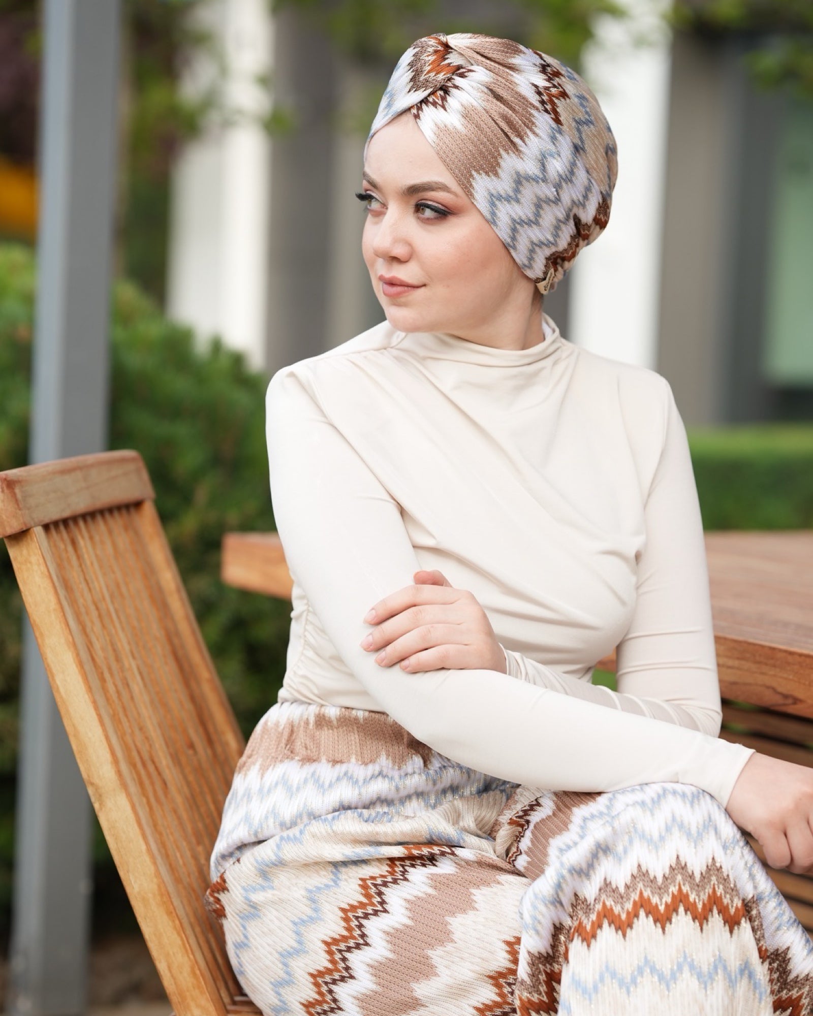 Barcelona Burgulu Bone - Mavi Latte Zikzak Desenli Örme Kumaş