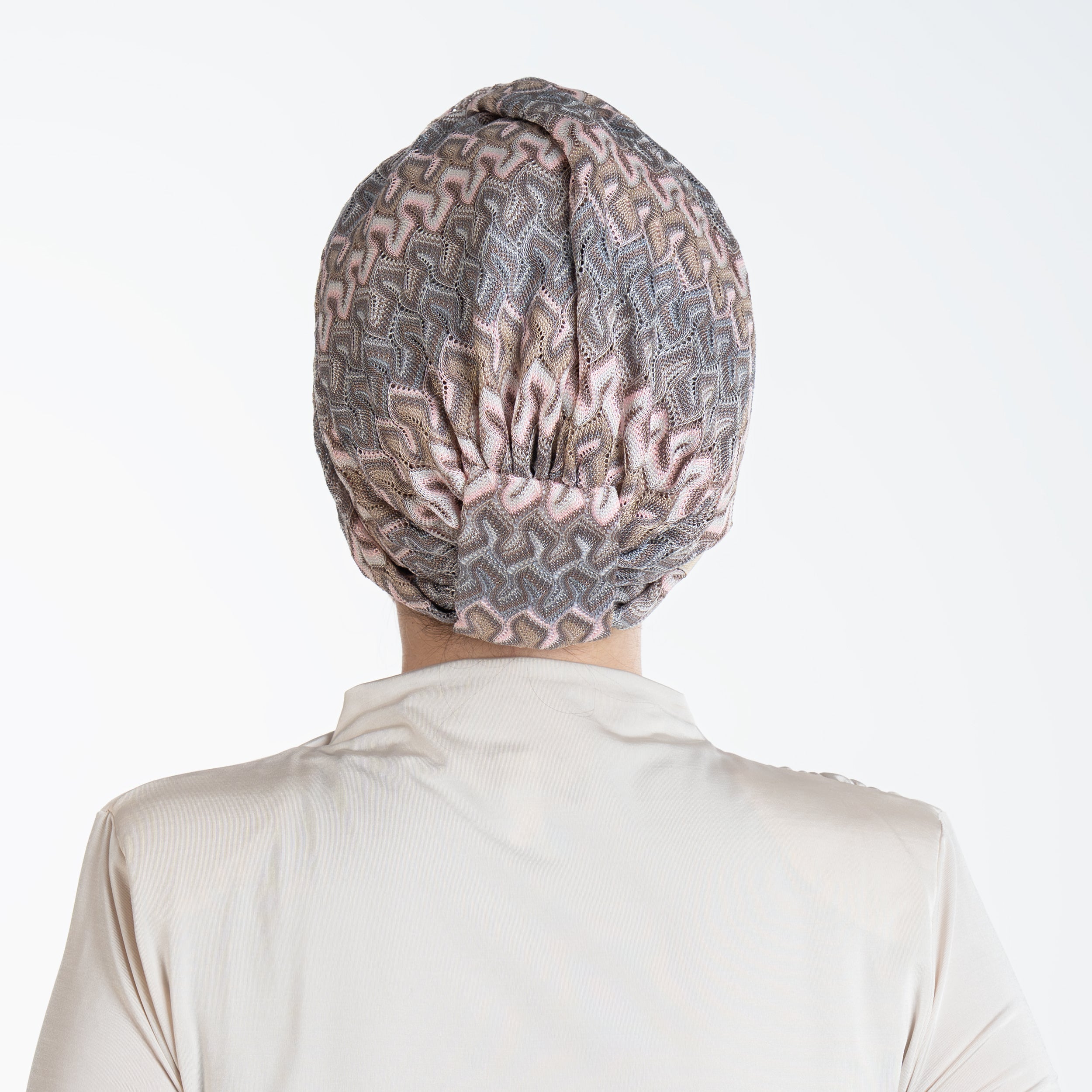 Barcelona Burgulu Bone - Pembe Gri Zikzak Desenli Örme Kumaş