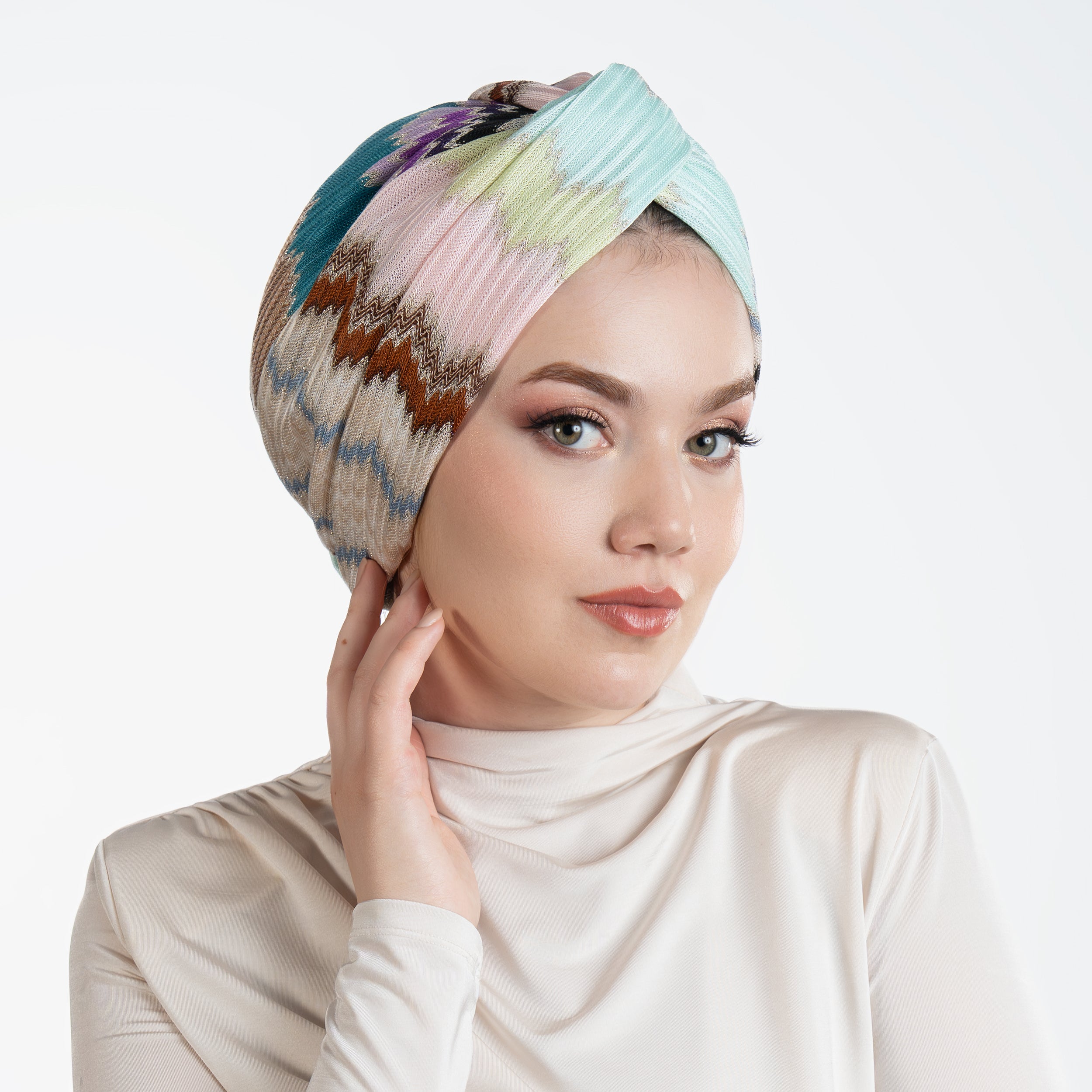 Barcelona Burgulu Bone - Turkuaz Lila Zikzak Desenli Örme Kumaş