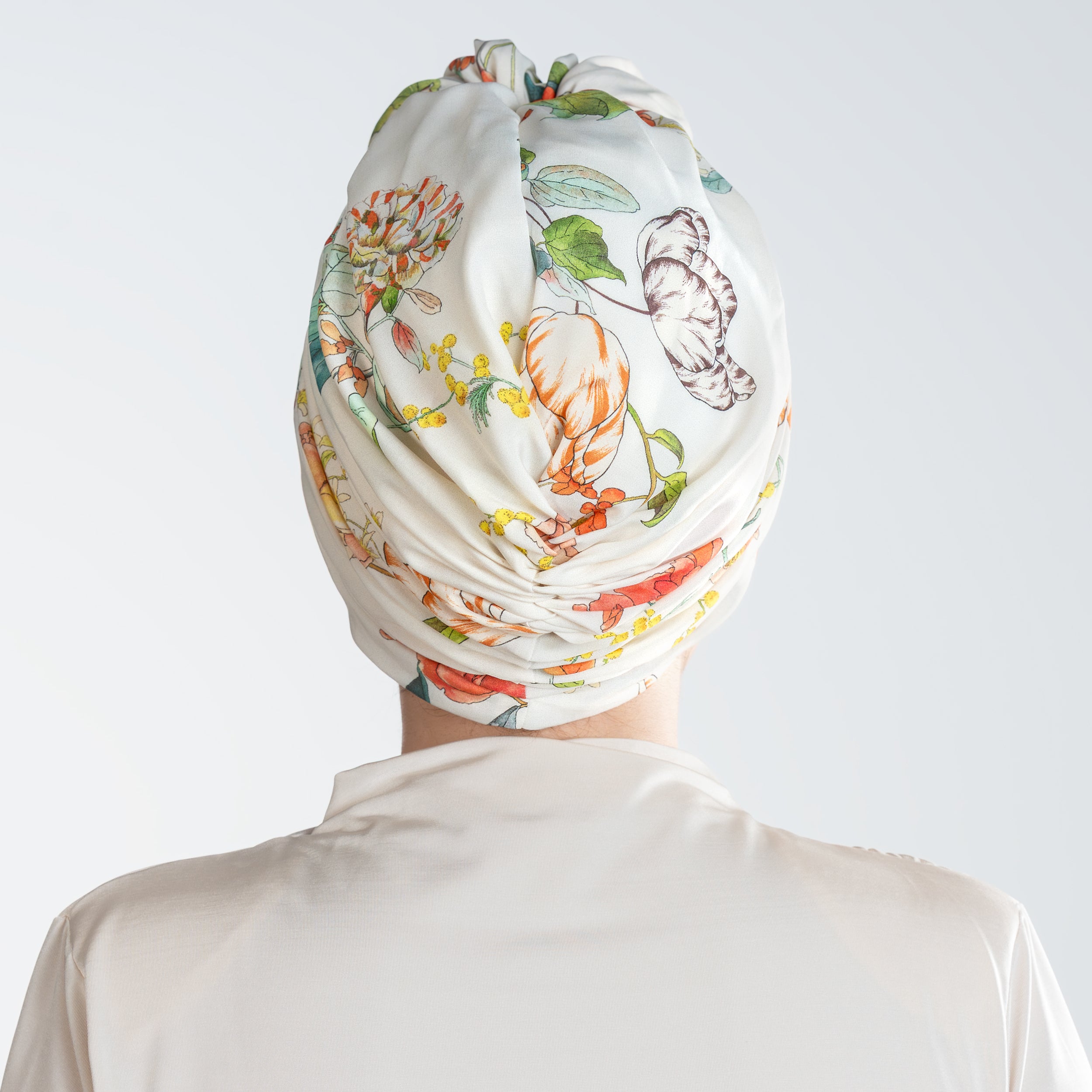 Beyrut Topuzlu Bone – Çiçek Desenli Cupra Kumaş