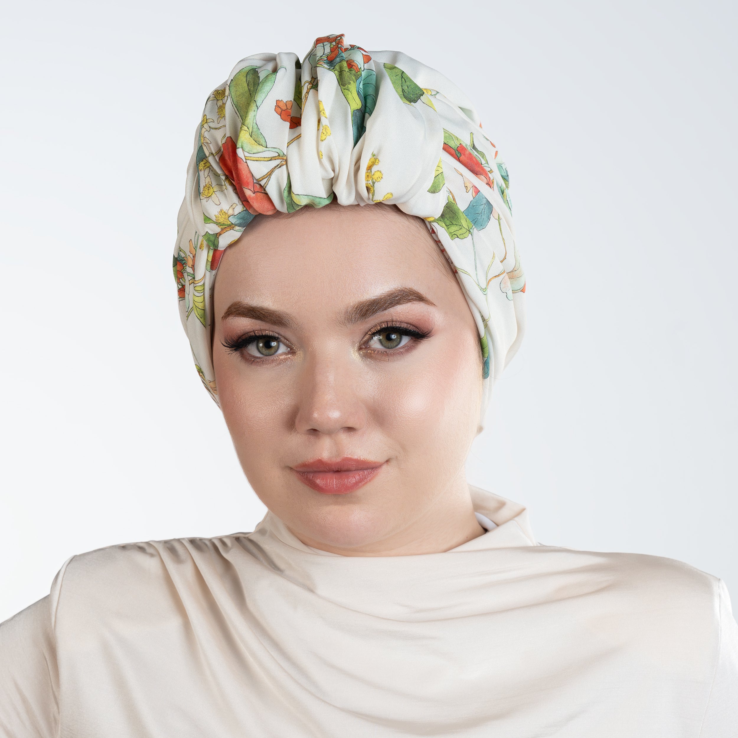 Beyrut Topuzlu Bone – Çiçek Desenli Cupra Kumaş