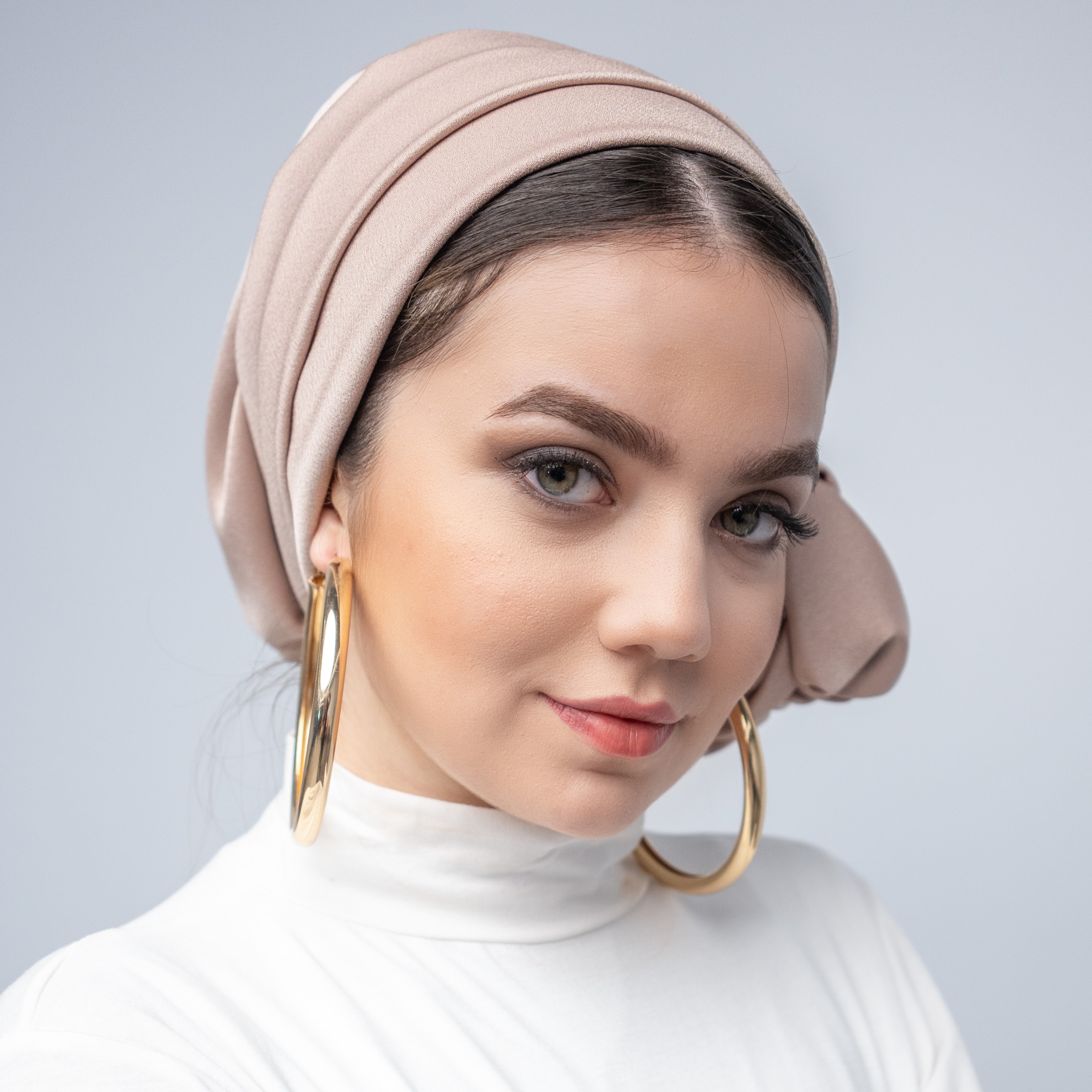 Dubai Bağlamalı Bone - Latte - Krep Saten Kumaş