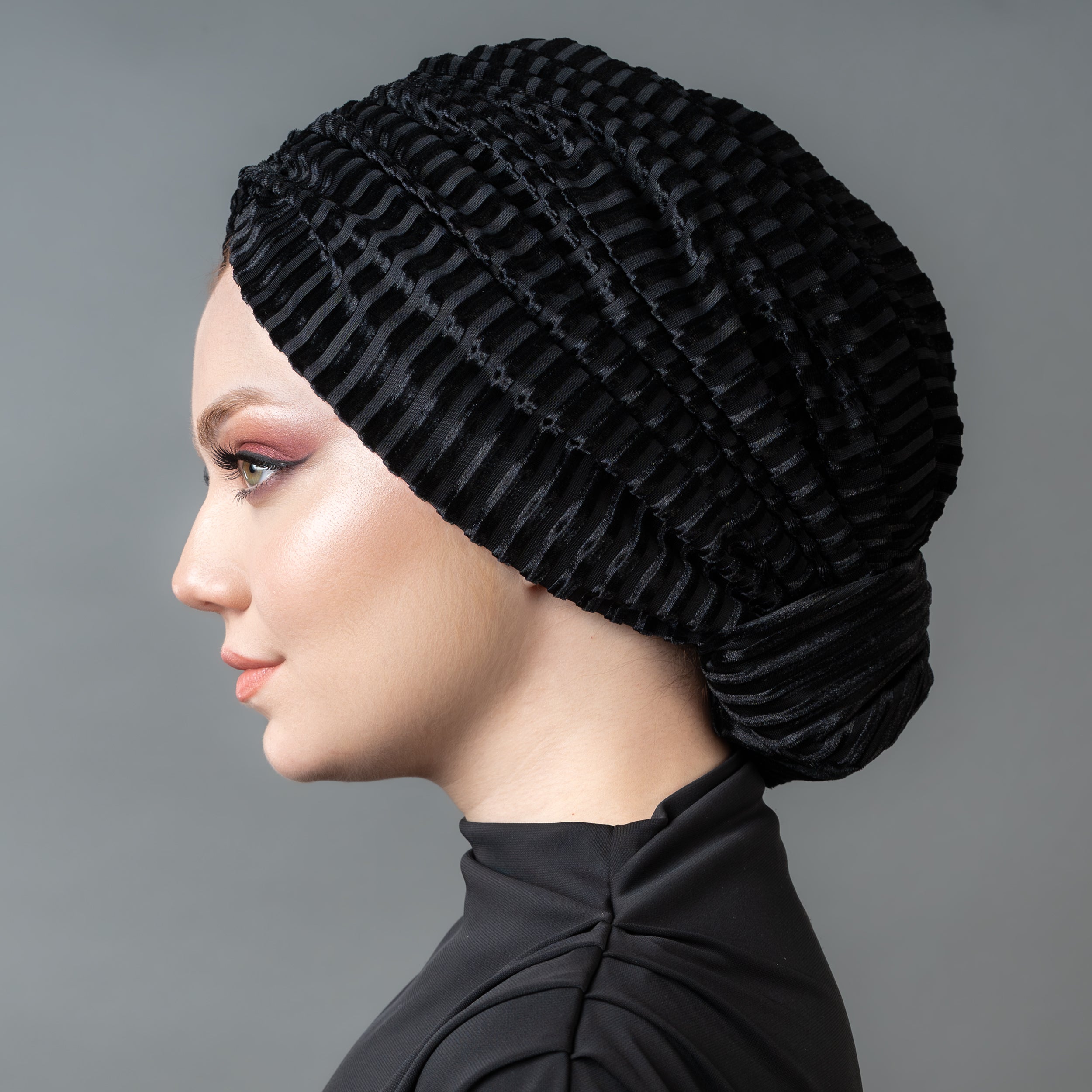 Beyrut Topuzlu Bone - Siyah Çizgili Kadife