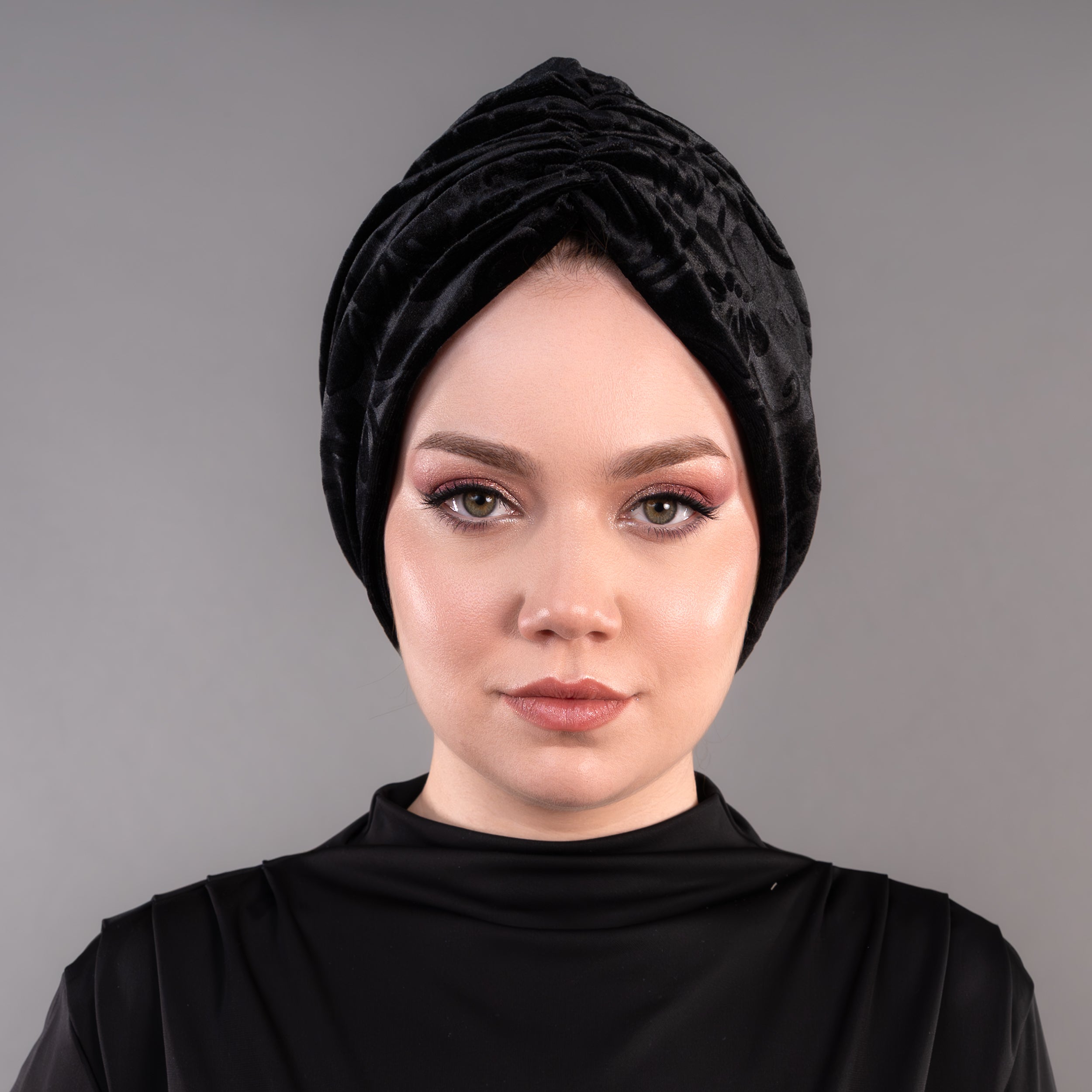 Milano Büzgülü Bone - Çiçek Desenli Siyah Kadife