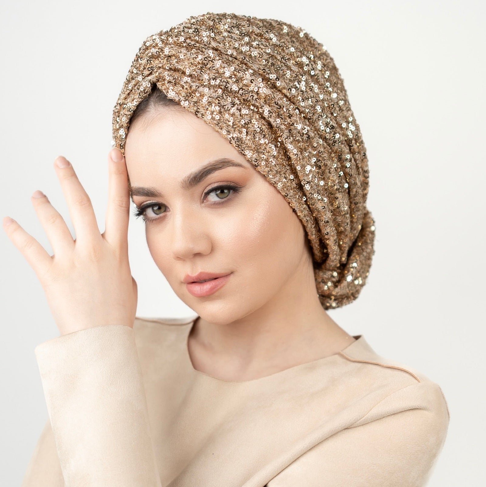 Beyrut Topuzlu Bone - Pul Payet İşlemeli