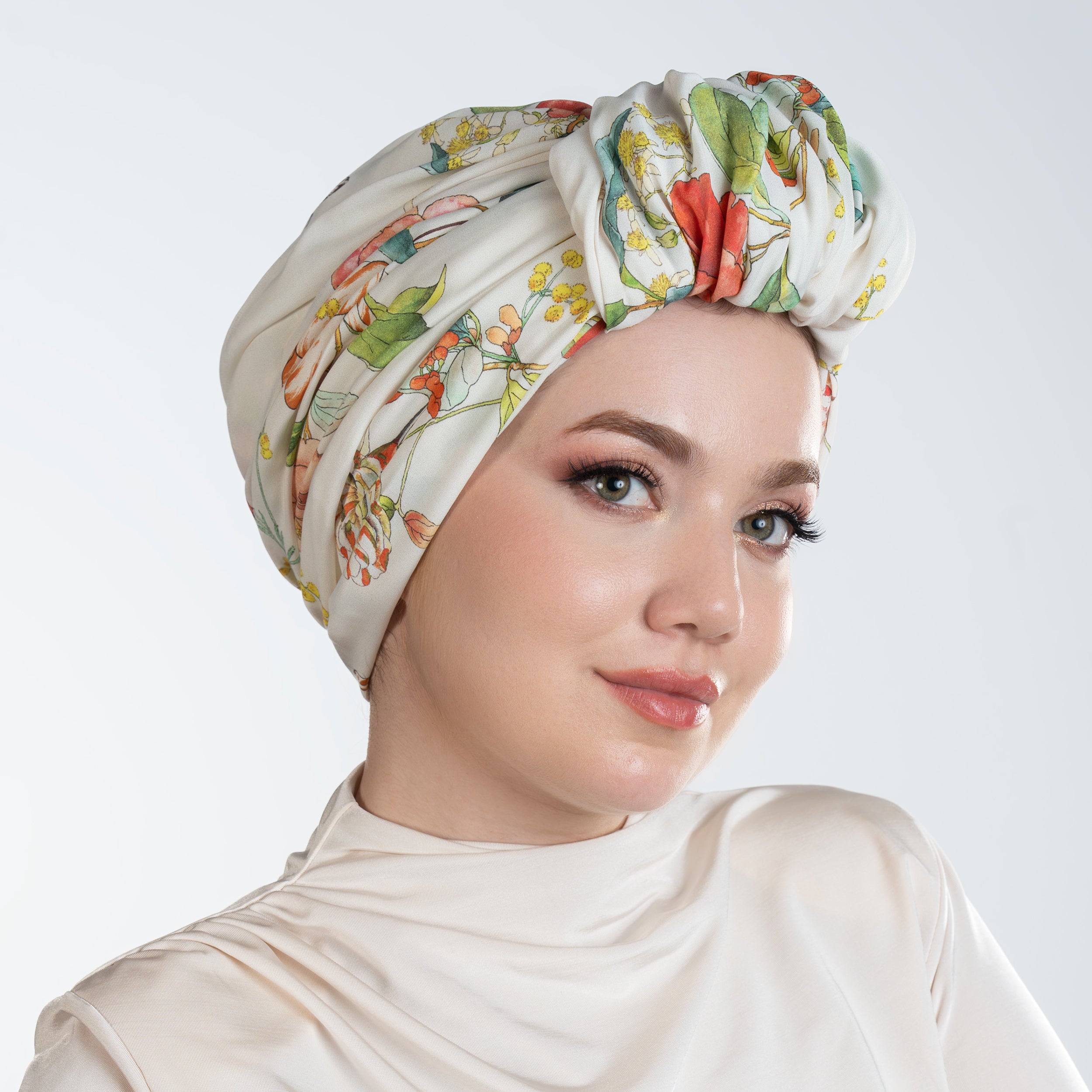 Beyrut Topuzlu Bone – Çiçek Desenli Cupra Kumaş