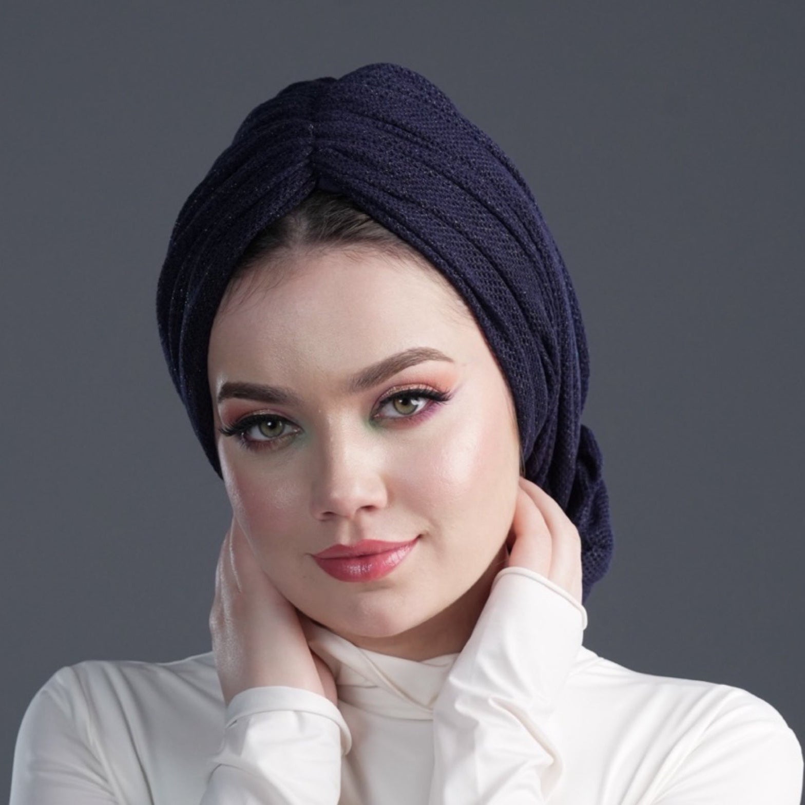 Beyrut Topuzlu Bone - Penye Astarlı - Simli Örme Kumaş