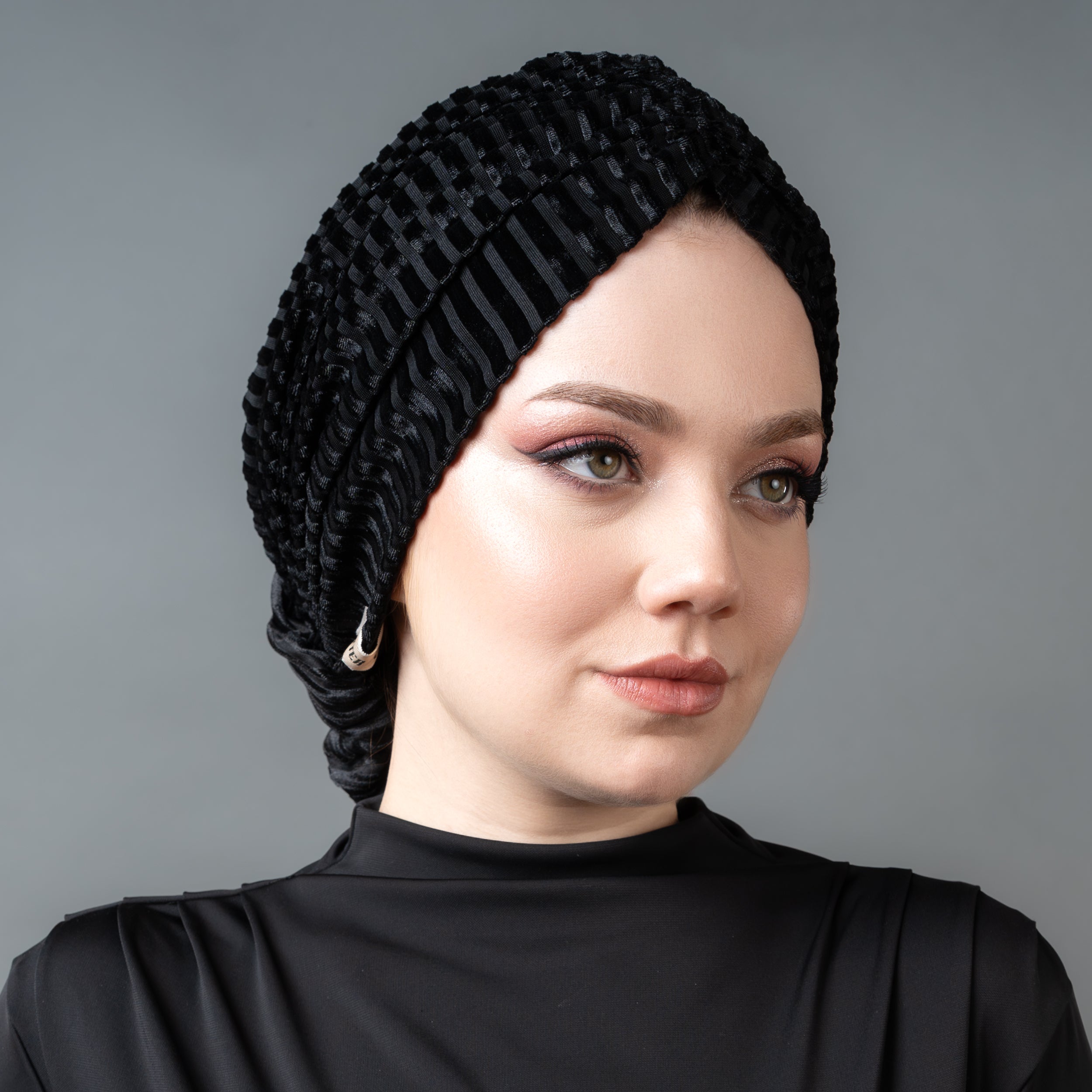 Beyrut Topuzlu Bone - Siyah Çizgili Kadife