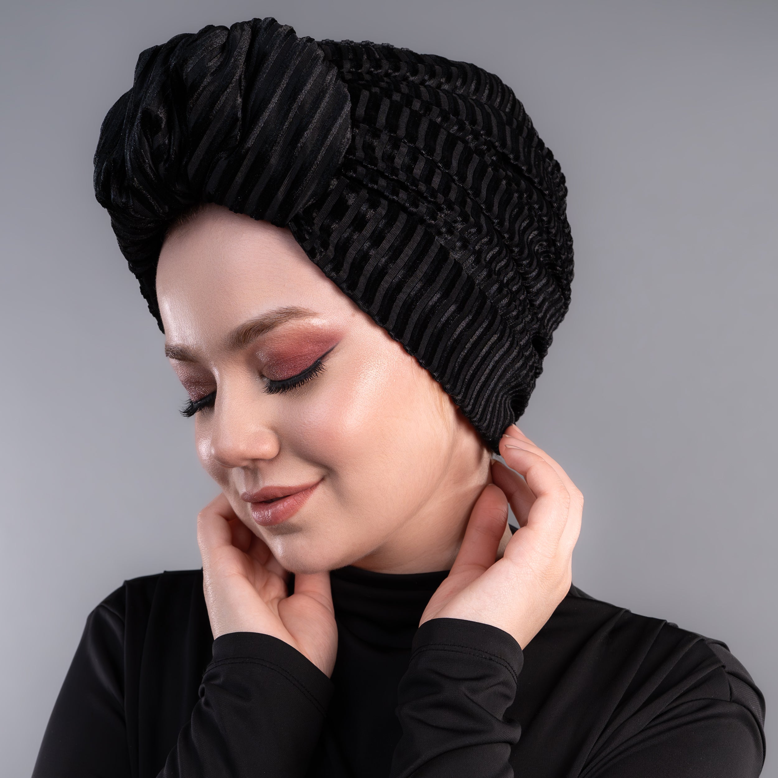 Beyrut Topuzlu Bone - Siyah Çizgili Kadife