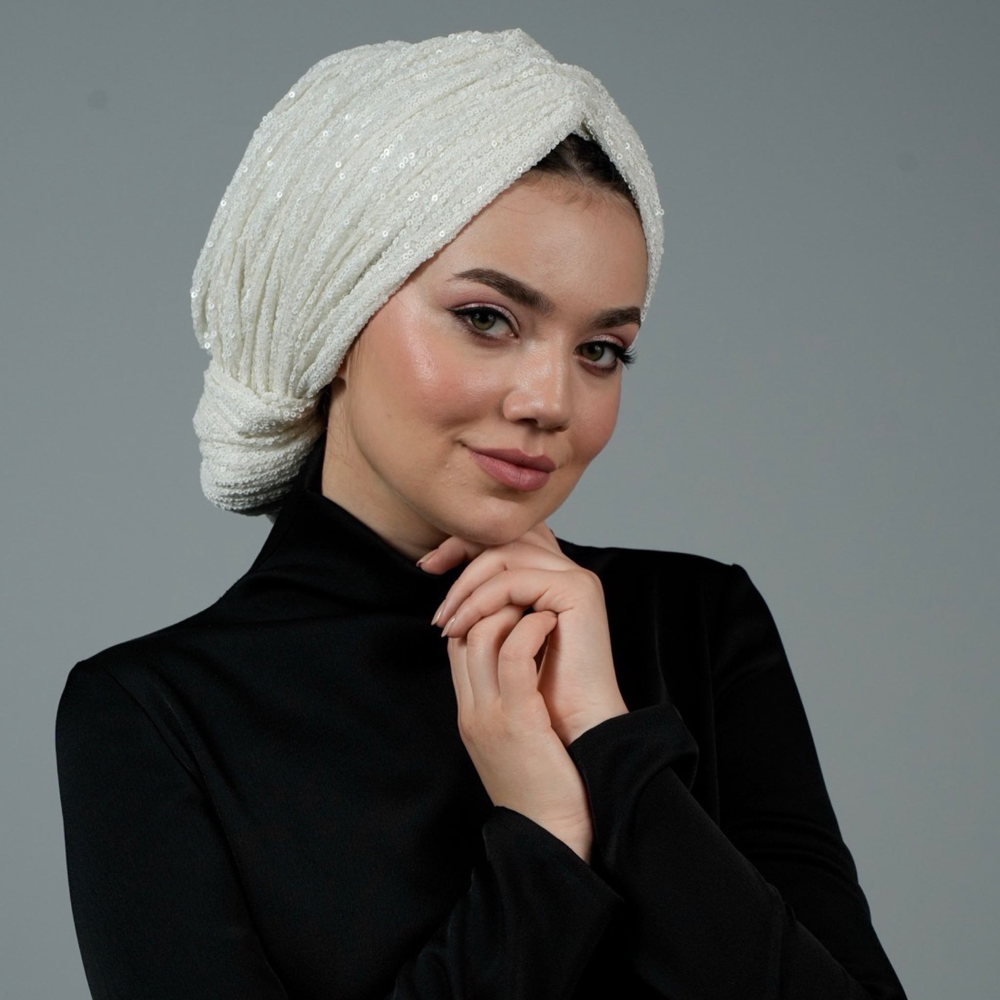 Beyrut Topuzlu Bone - Penye Astarlı - Beyaz - Çizgili Pul Payet İşlemeli