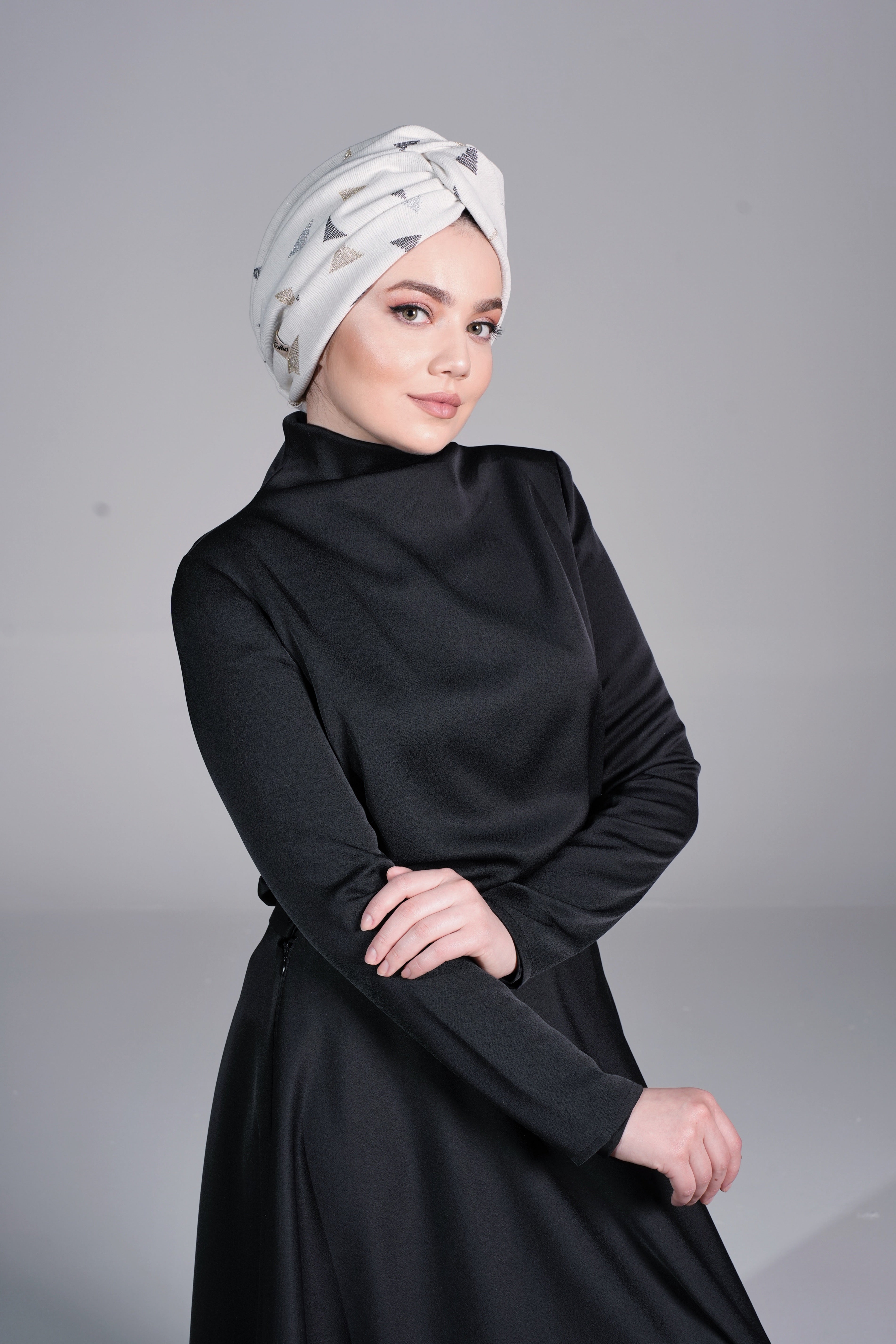 Barcelona Burgulu Bone - Simli Geometrik Desenli Örme Kumaş