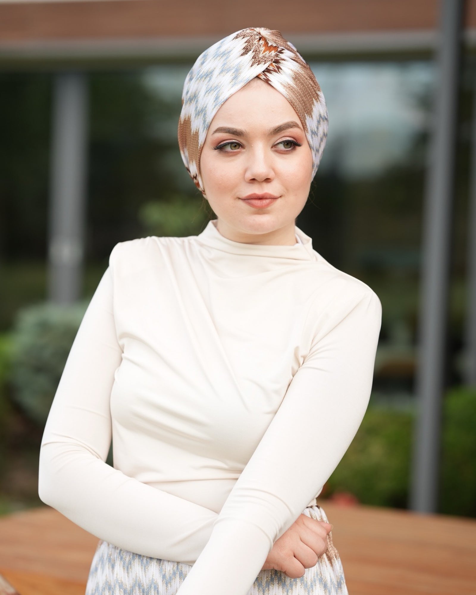 Barcelona Burgulu Bone - Mavi Latte Zikzak Desenli Örme Kumaş