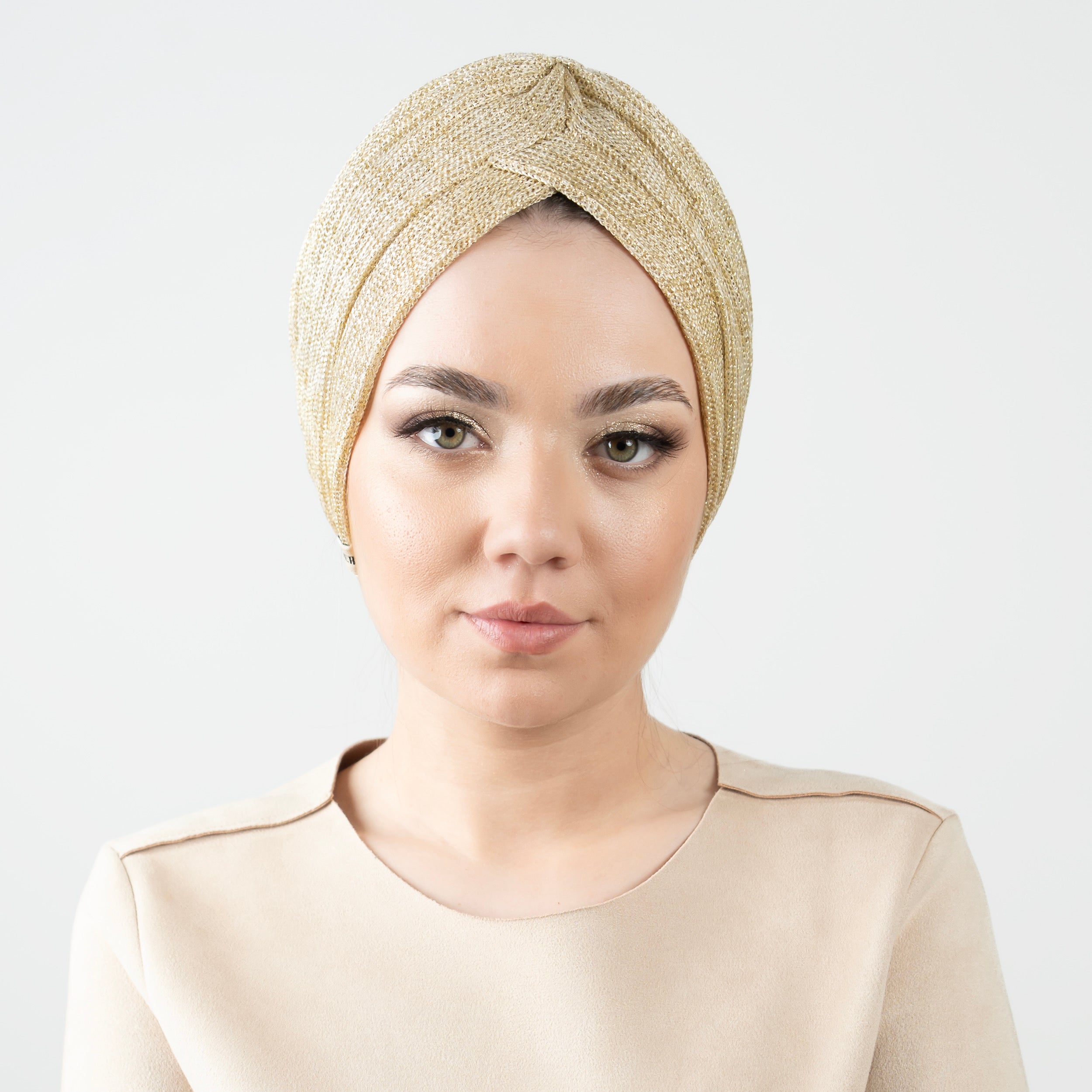 Nero Çapraz Bantlı Nervürlü Bone - Simli Esnek Örme Kumaş