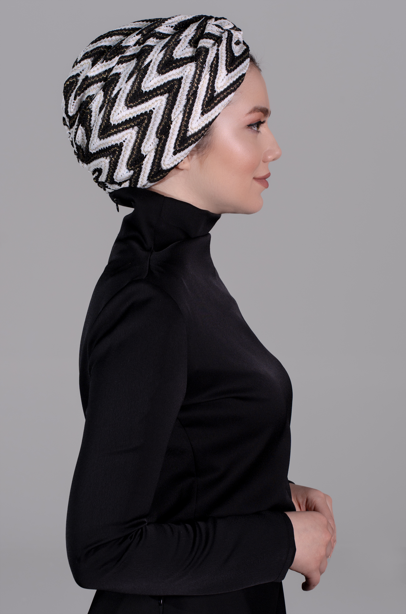 X Burgulu Büzgülü Bone – Zikzak Desenli Örme Kumaş