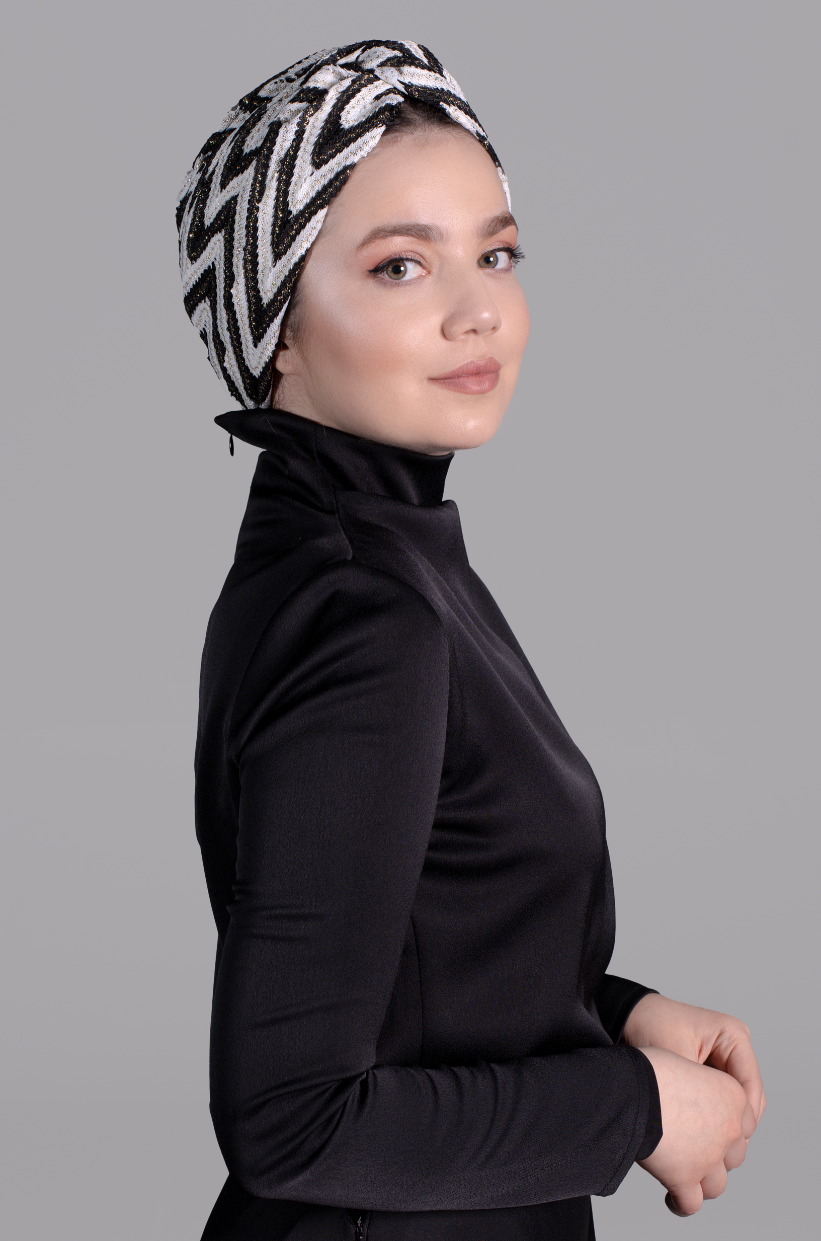 X Burgulu Büzgülü Bone – Zikzak Desenli Örme Kumaş