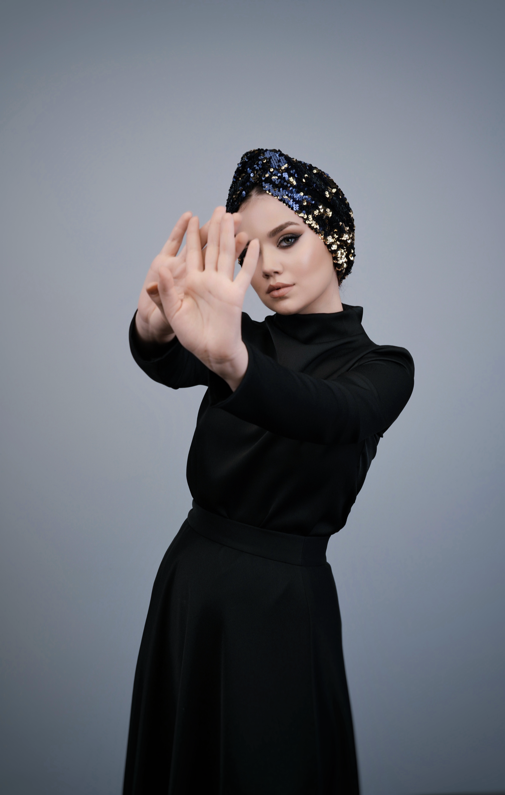 Roma Işıltılı Bone - Çok Renkli Pul Payet Kumaş