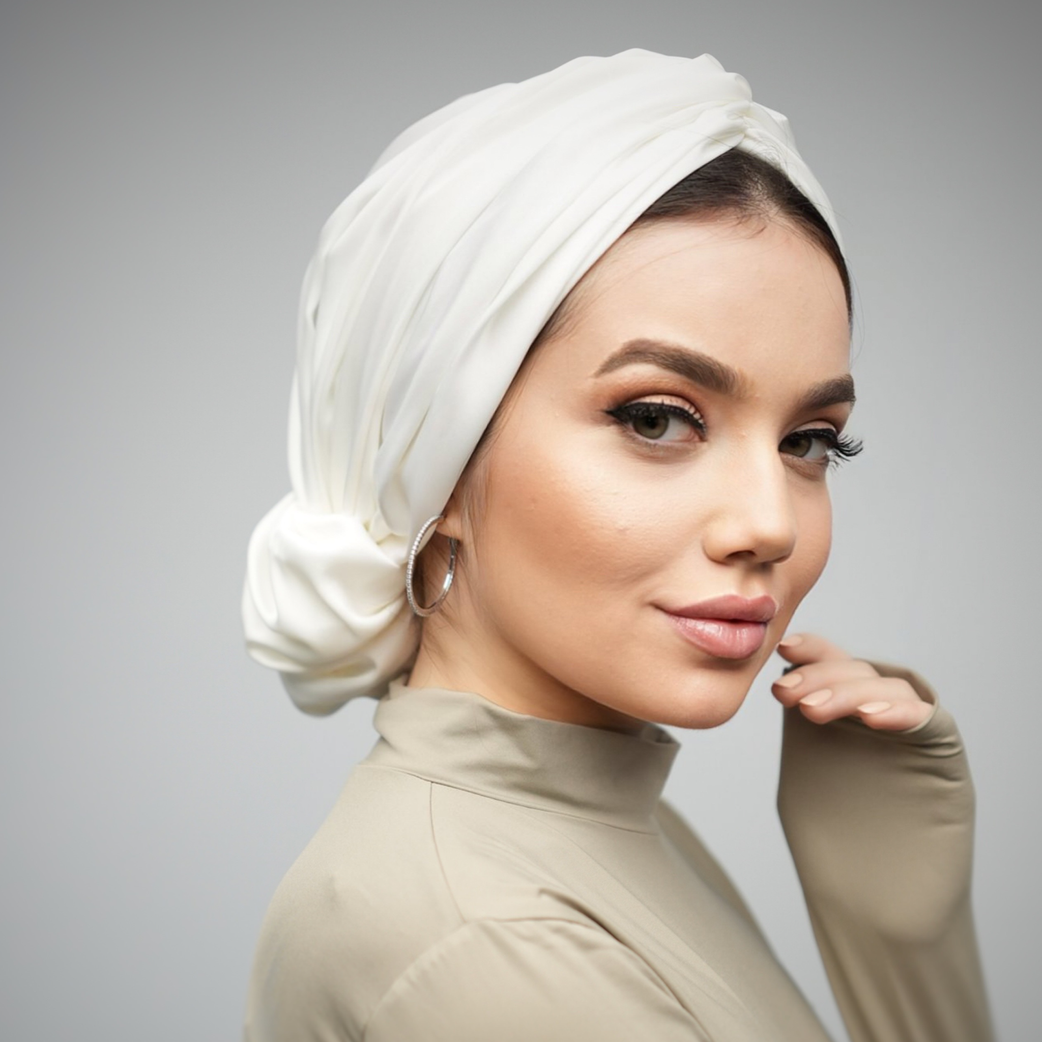 Abu Dabi – Saten - Topuzlu Bone