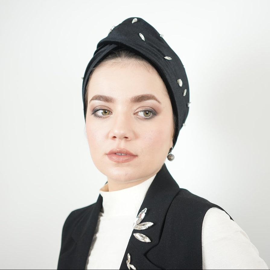 Paris Serpme Taş İşlemeli Bone - Siyah Kadife Kumaş