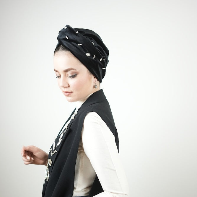 Paris Serpme Taş İşlemeli Bone - Siyah Kadife Kumaş