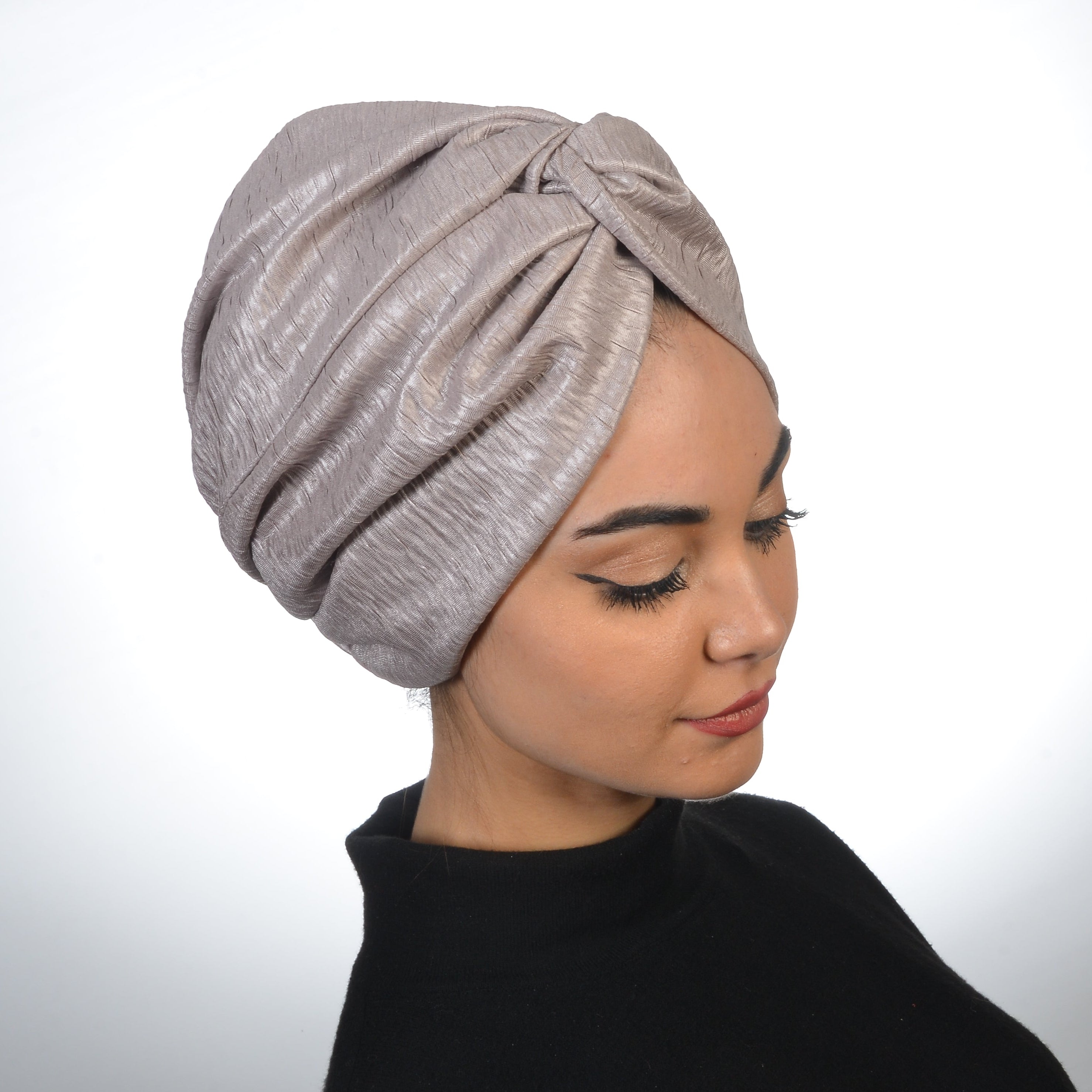 Barcelona Burgulu Bone – Parlak Kırışık Kumaş