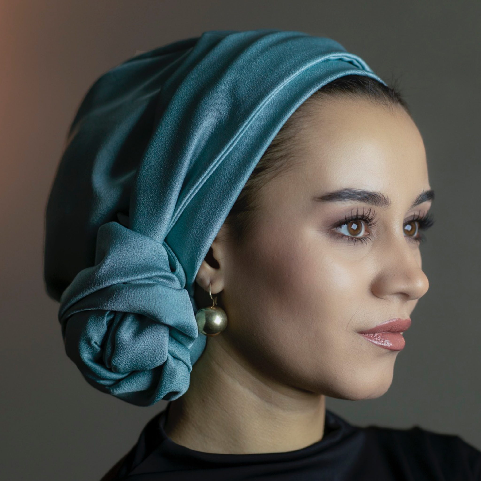 Dubai Bağlamalı Bone - Krep Saten Kumaş